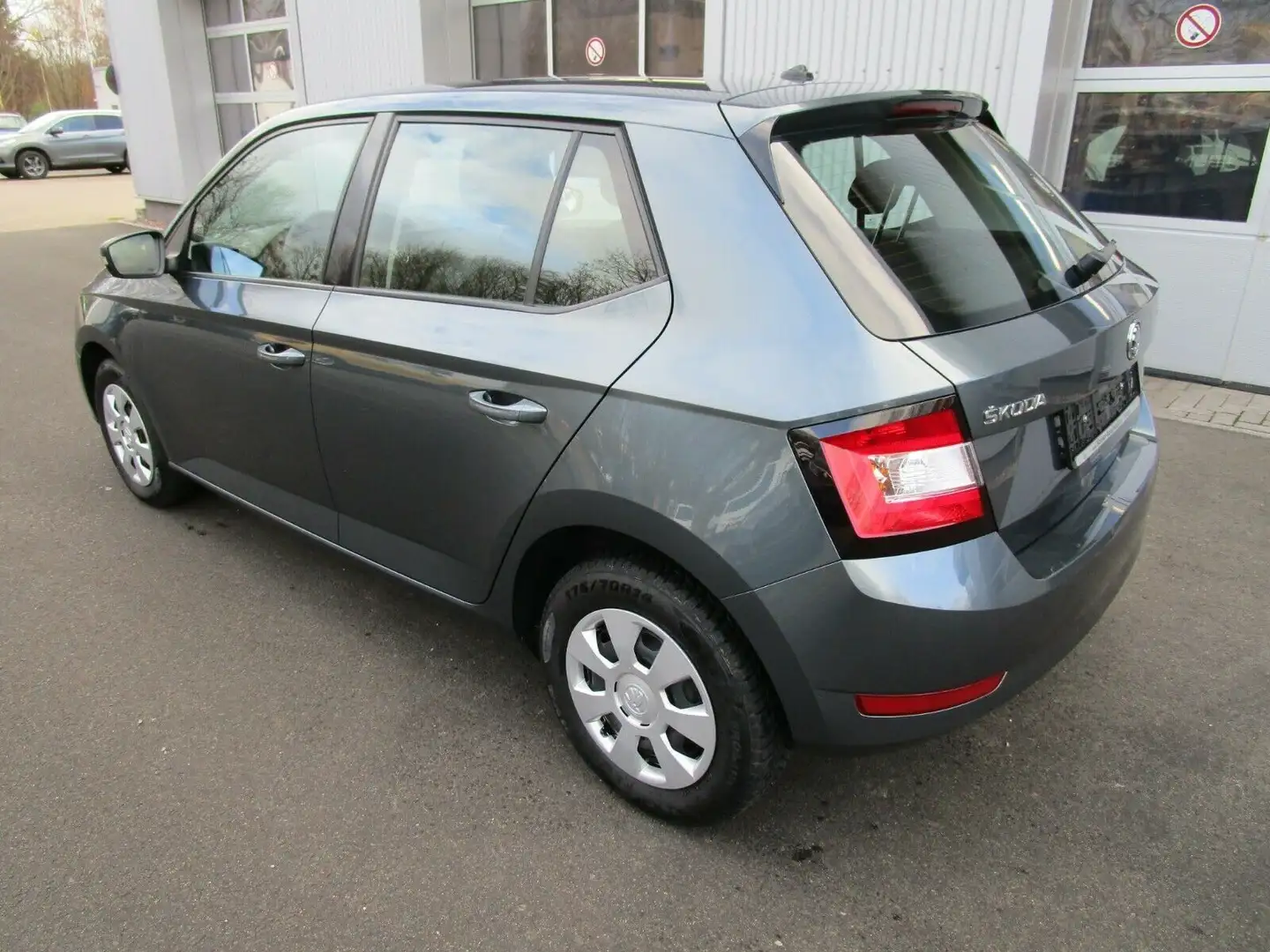 Skoda Fabia Active Grau - 2