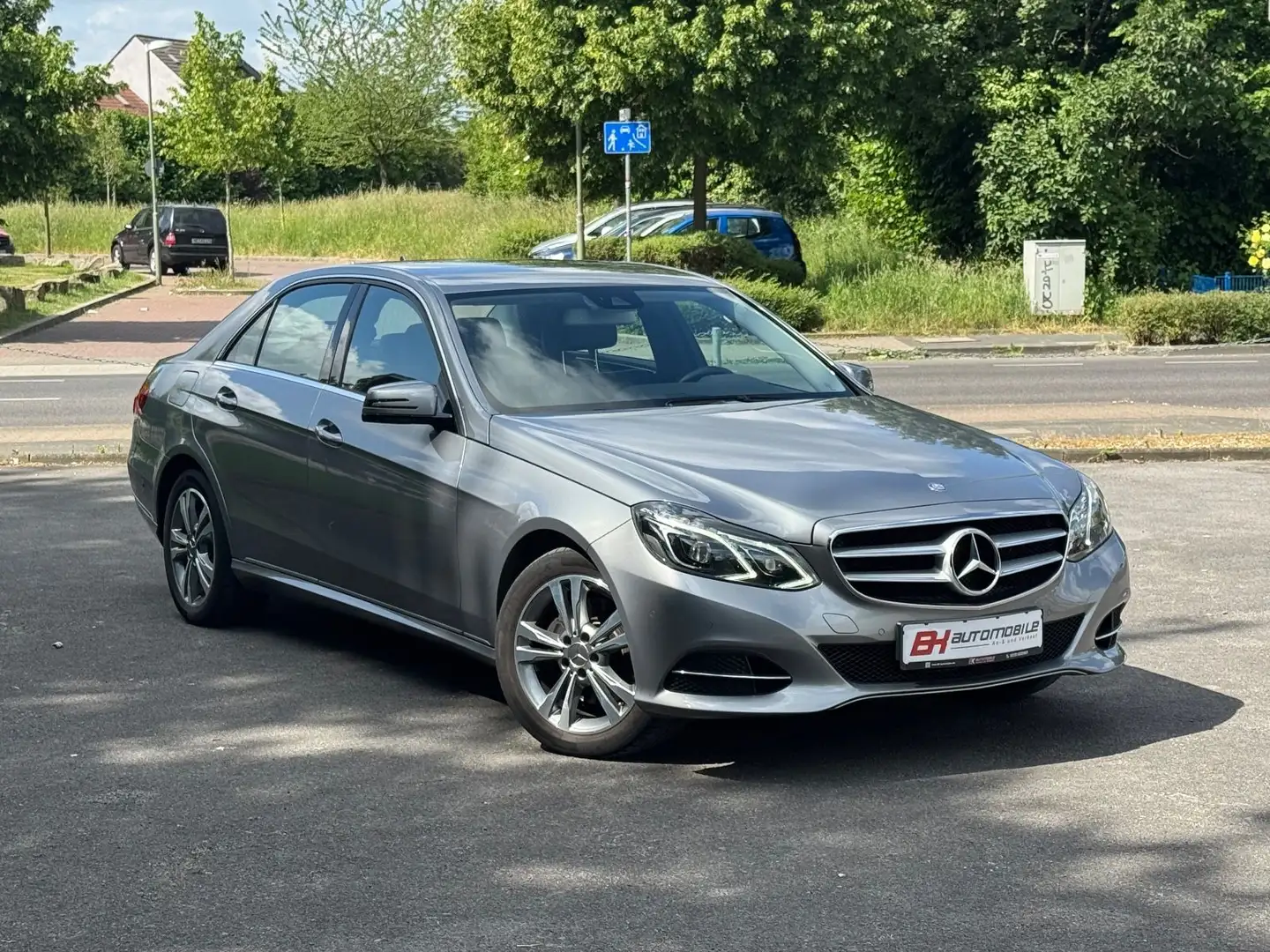 Mercedes-Benz E 300 CGI BlueEfficiency Aut. Comand PDC Leder Argento - 2