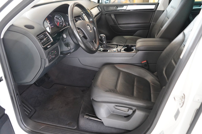 Volkswagen Touareg V6 TDI BMT Bi-XENON / NAVI / LEDER / PDC — photo 11
