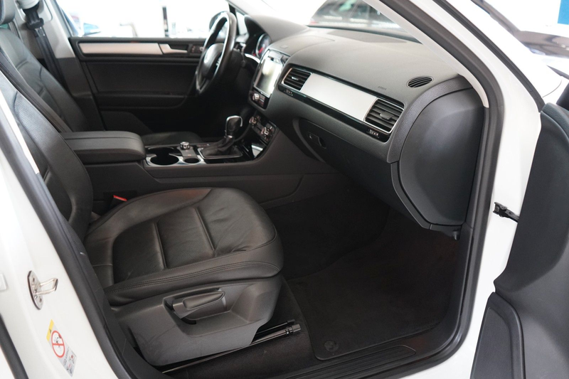 Volkswagen Touareg V6 TDI BMT Bi-XENON / NAVI / LEDER / PDC — photo 9