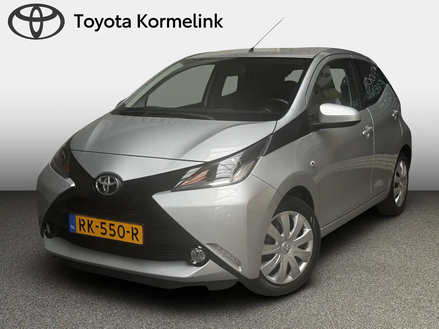 Toyota Aygo 1.0 VVT-i x-play automaat Gris - 1