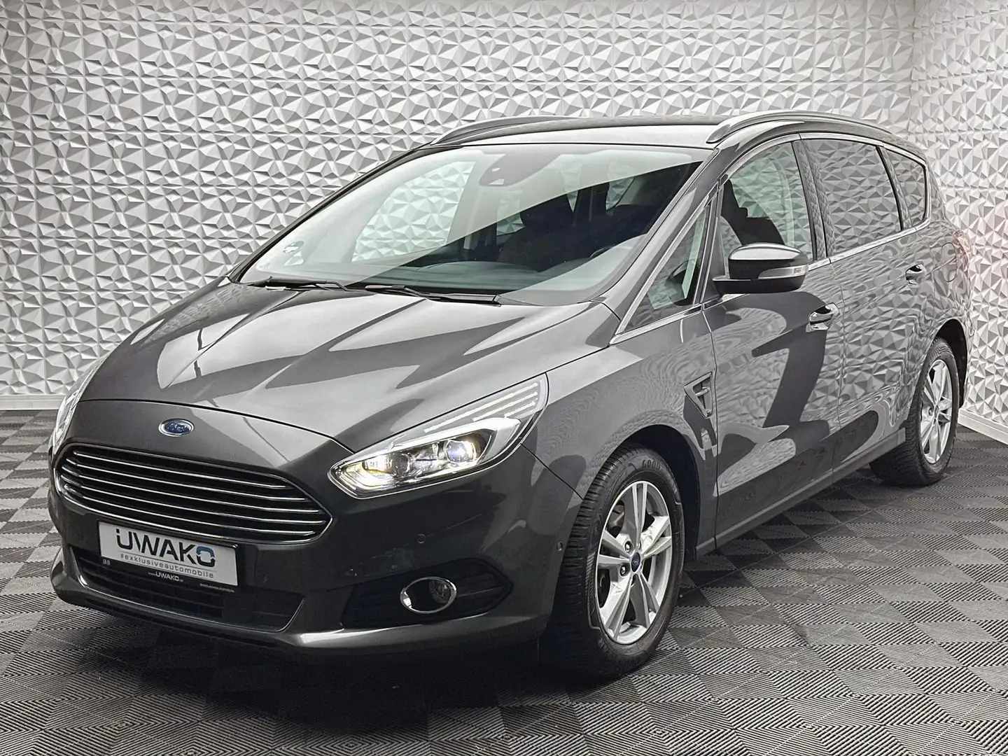 Ford S-Max 2.0 TITANIUM/7-SITZ/AHK/RCAM/KEYL/LED/DAB Gris - 2