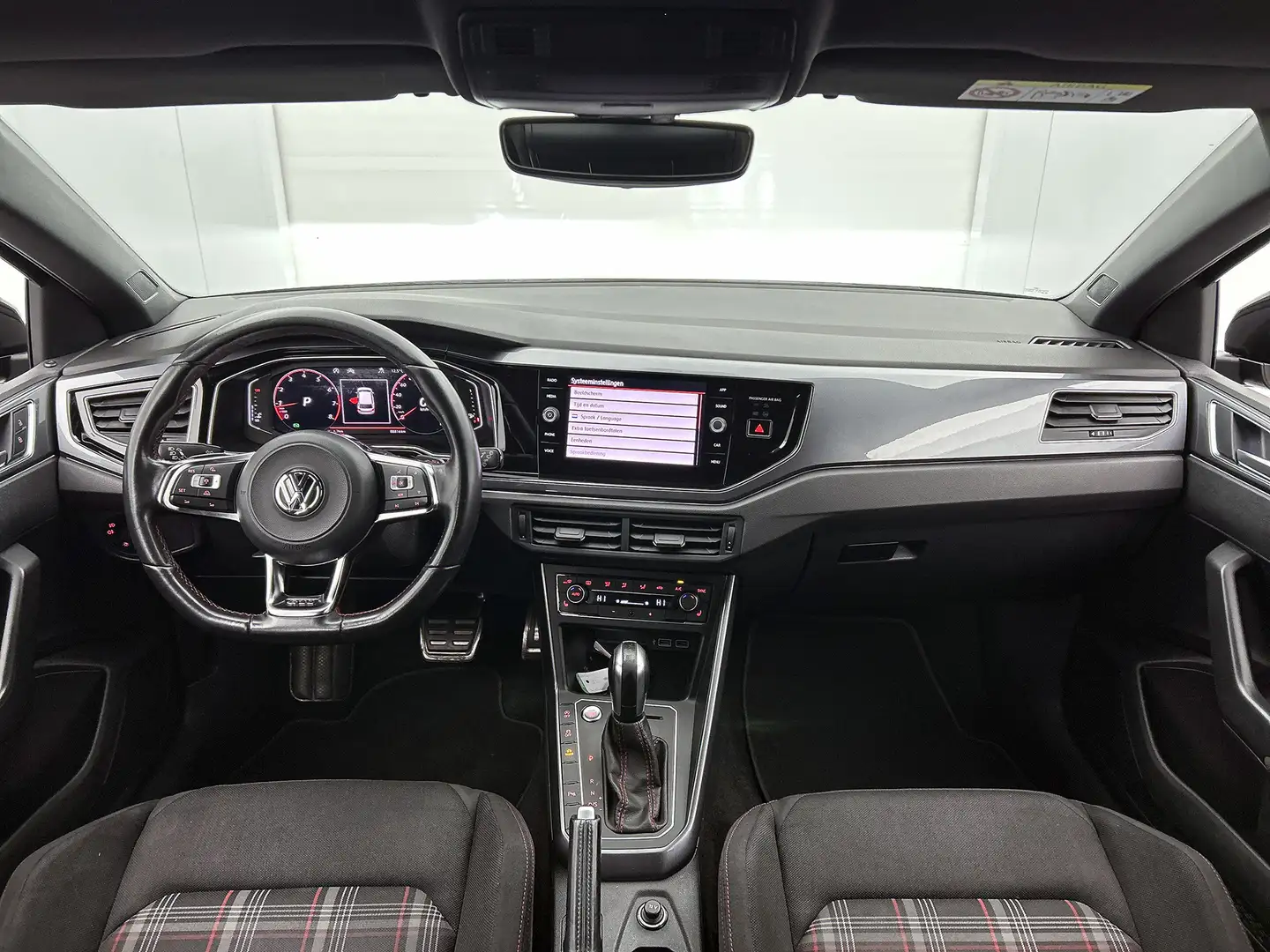 Volkswagen Polo GTI 2.0 TSI | 200PK | BTW | CARPLAY | ACHTERCAM | STOE Zwart - 2
