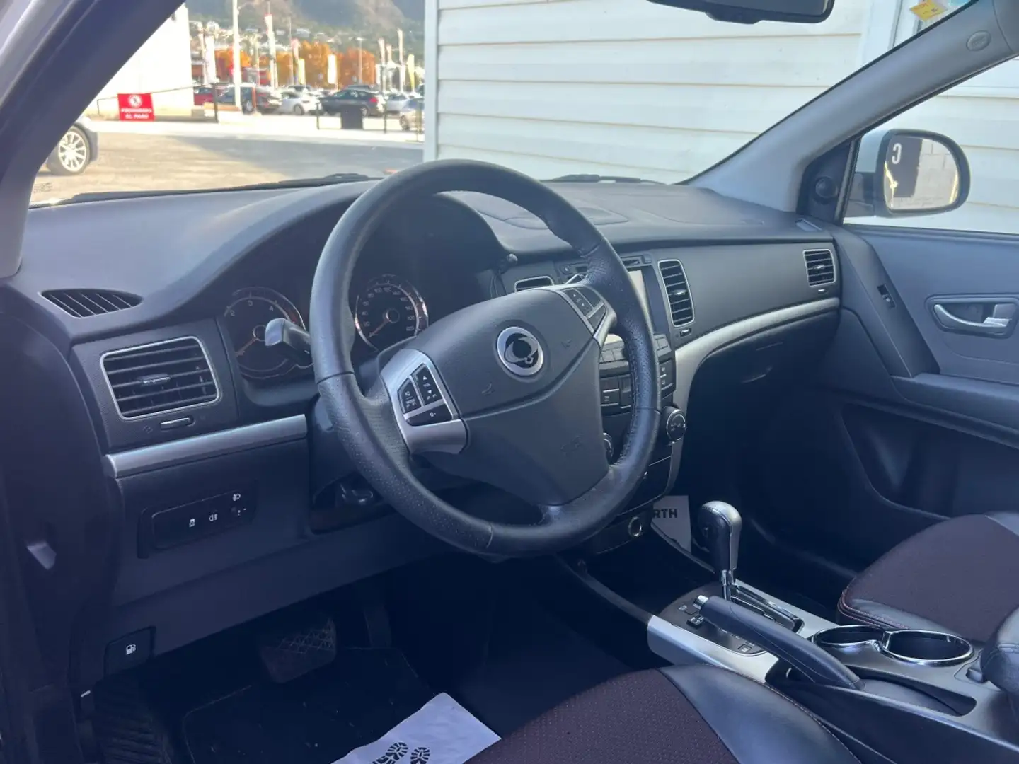 SsangYong Korando D20T Premium Plus Aut. 4x2 Bílá - 2