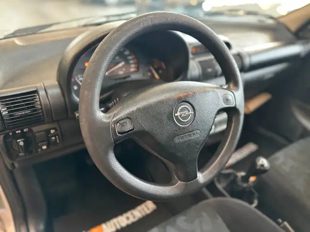 Opel Corsa view 13