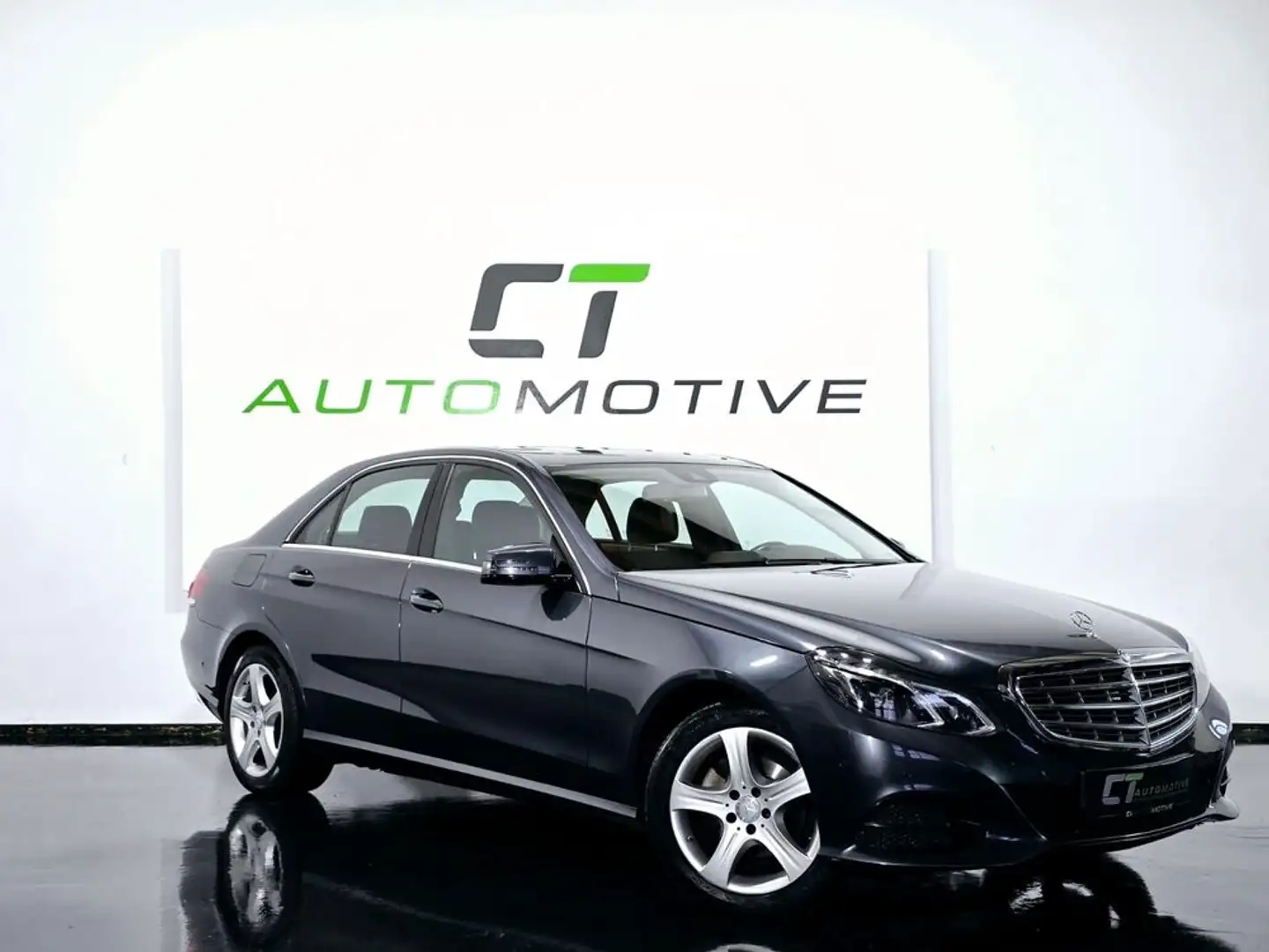 Mercedes-Benz E 220 d Aut. Gris - 1