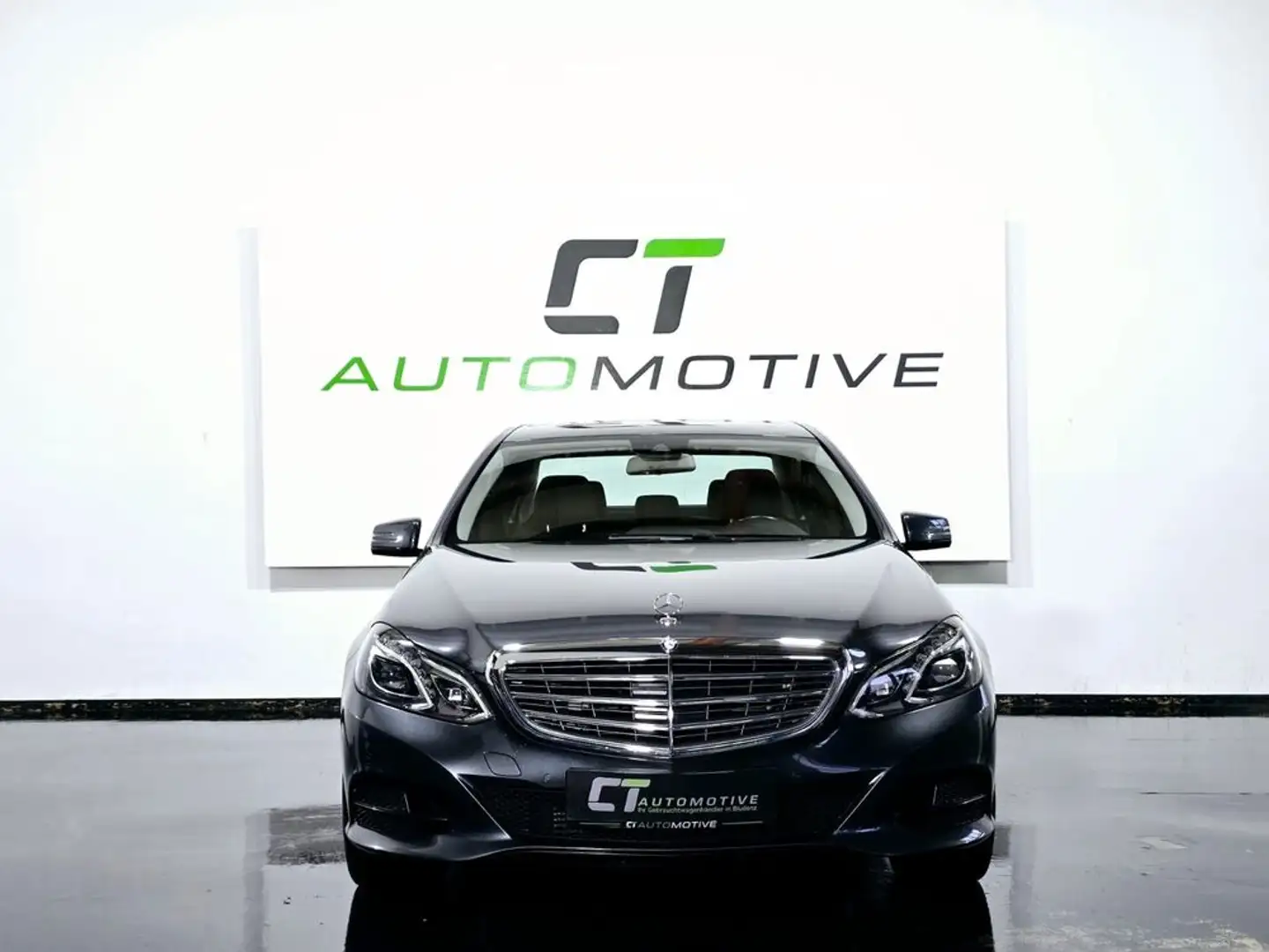 Mercedes-Benz E 220 d Aut. Gris - 2