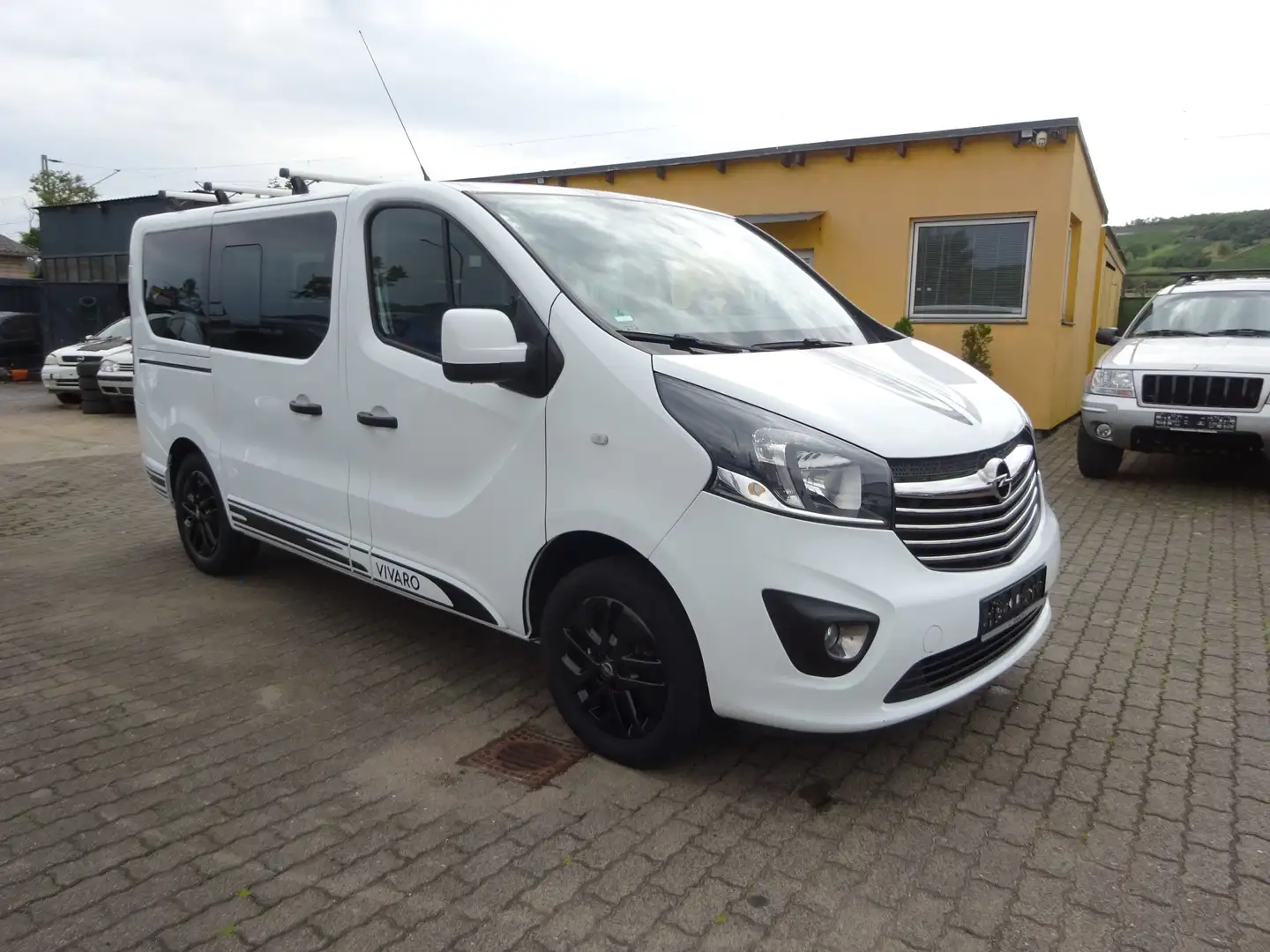Opel Vivaro 1,6 D Sport Euro6 Tüv 2/27 Klima Navi  8 sitzer Weiß - 1