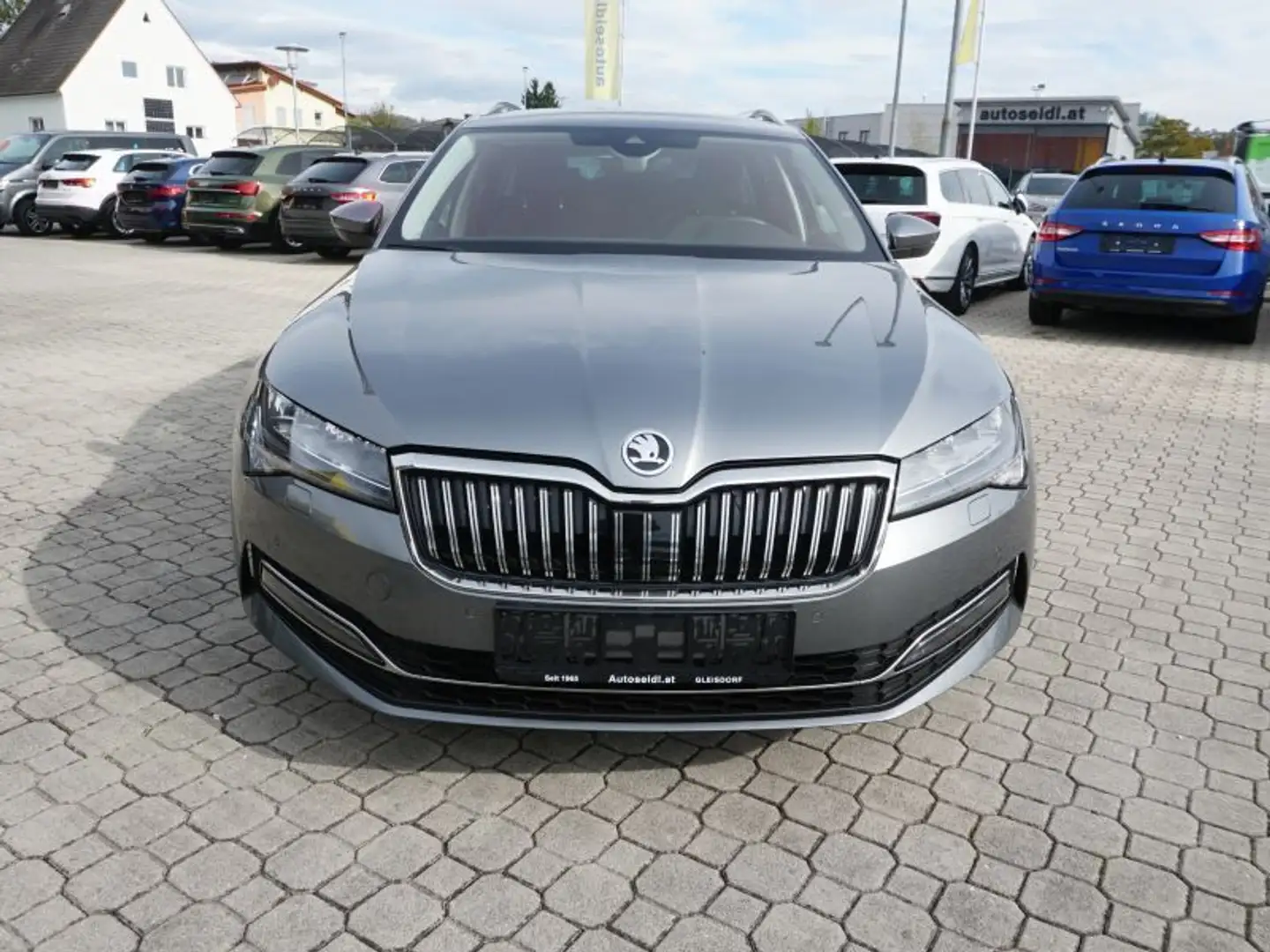Skoda Superb Kombi 2,0 TDI Style DSG *2022er+VIRTUAL+LED* Grau - 2