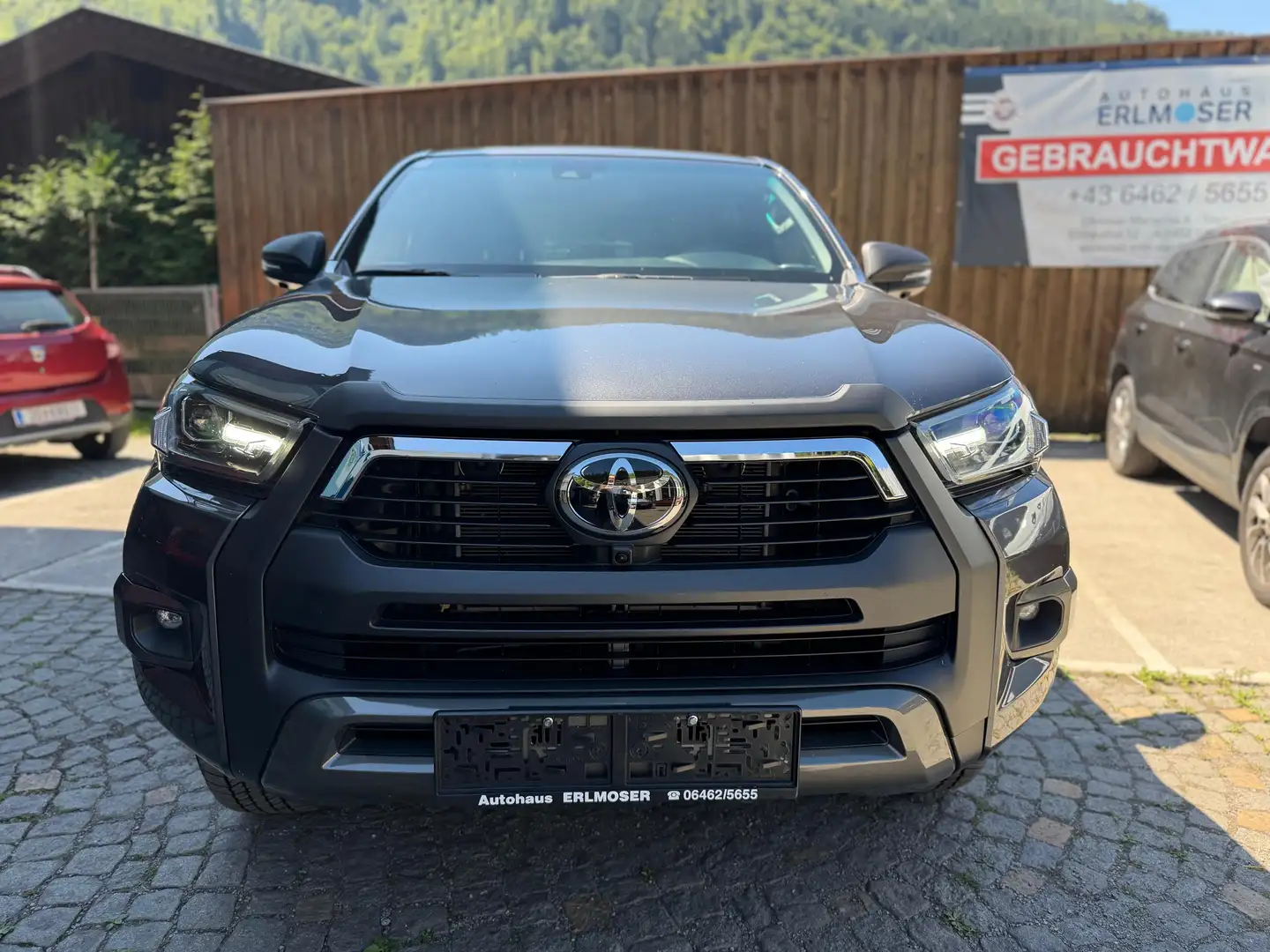 Toyota Hilux Hilux DK Invincible 4WD 2,8 D-4D Aut. Invincible Grau - 2