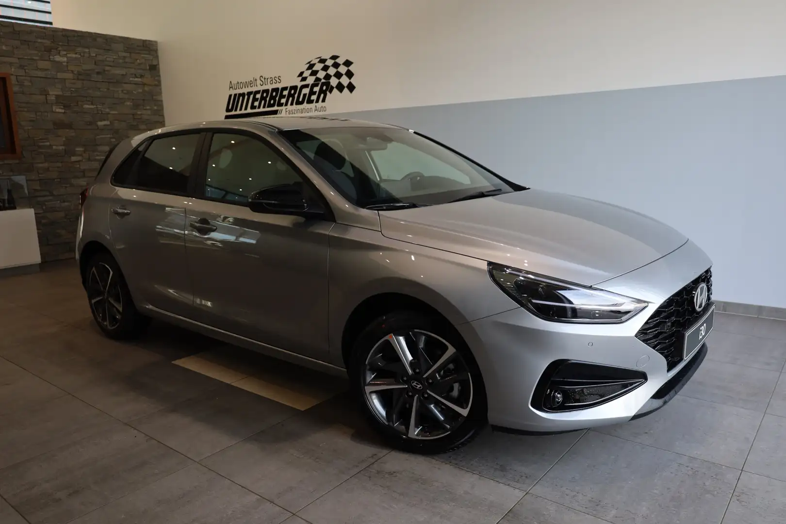 Hyundai i30 PD GO Plus 1.5 DPI Silber - 1