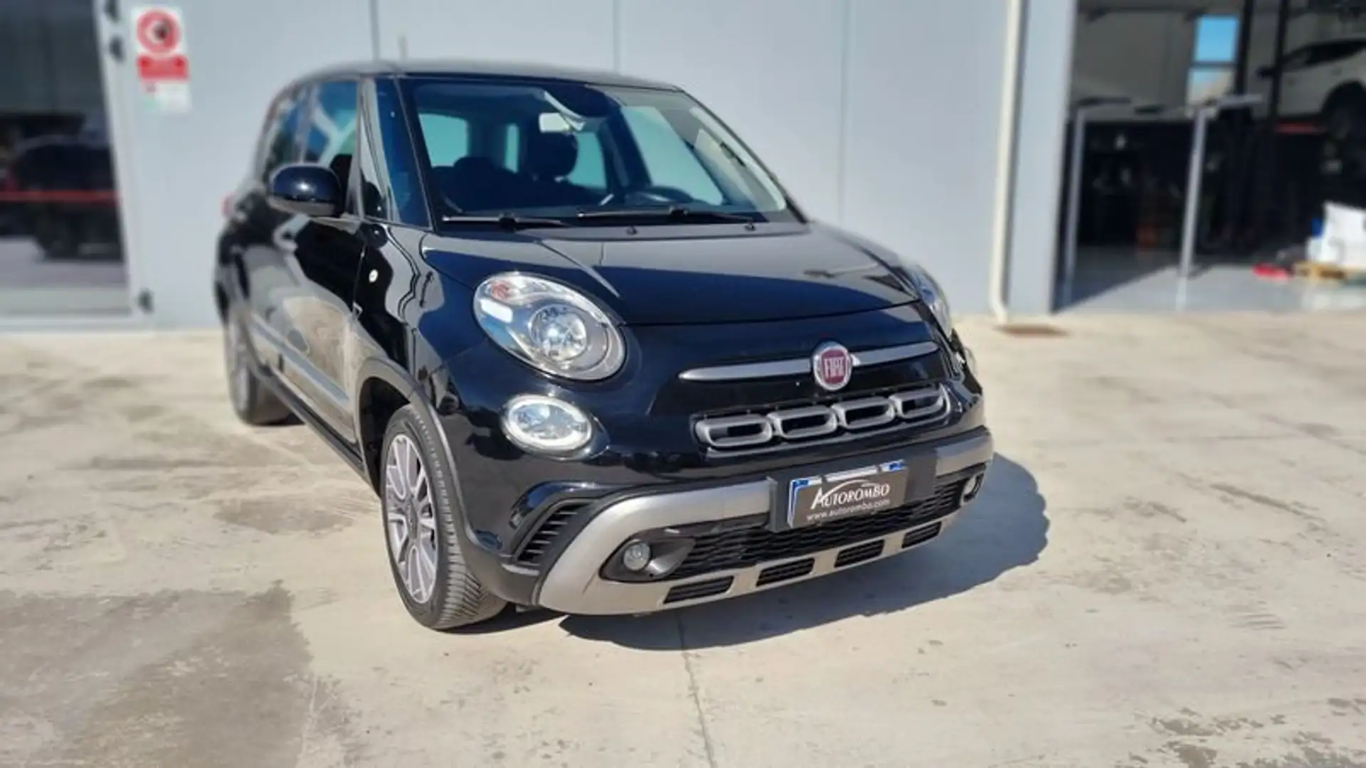 Fiat 500L 1.3 Multijet 95 CV Trekking Zwart - 1