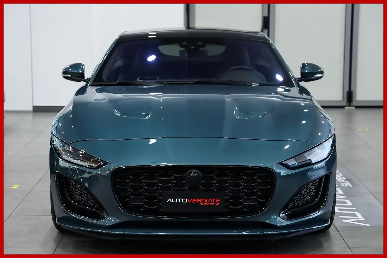 Jaguar F-Type 5.0 V8 450 CV aut Coupé R-Dynamic Grün - 2