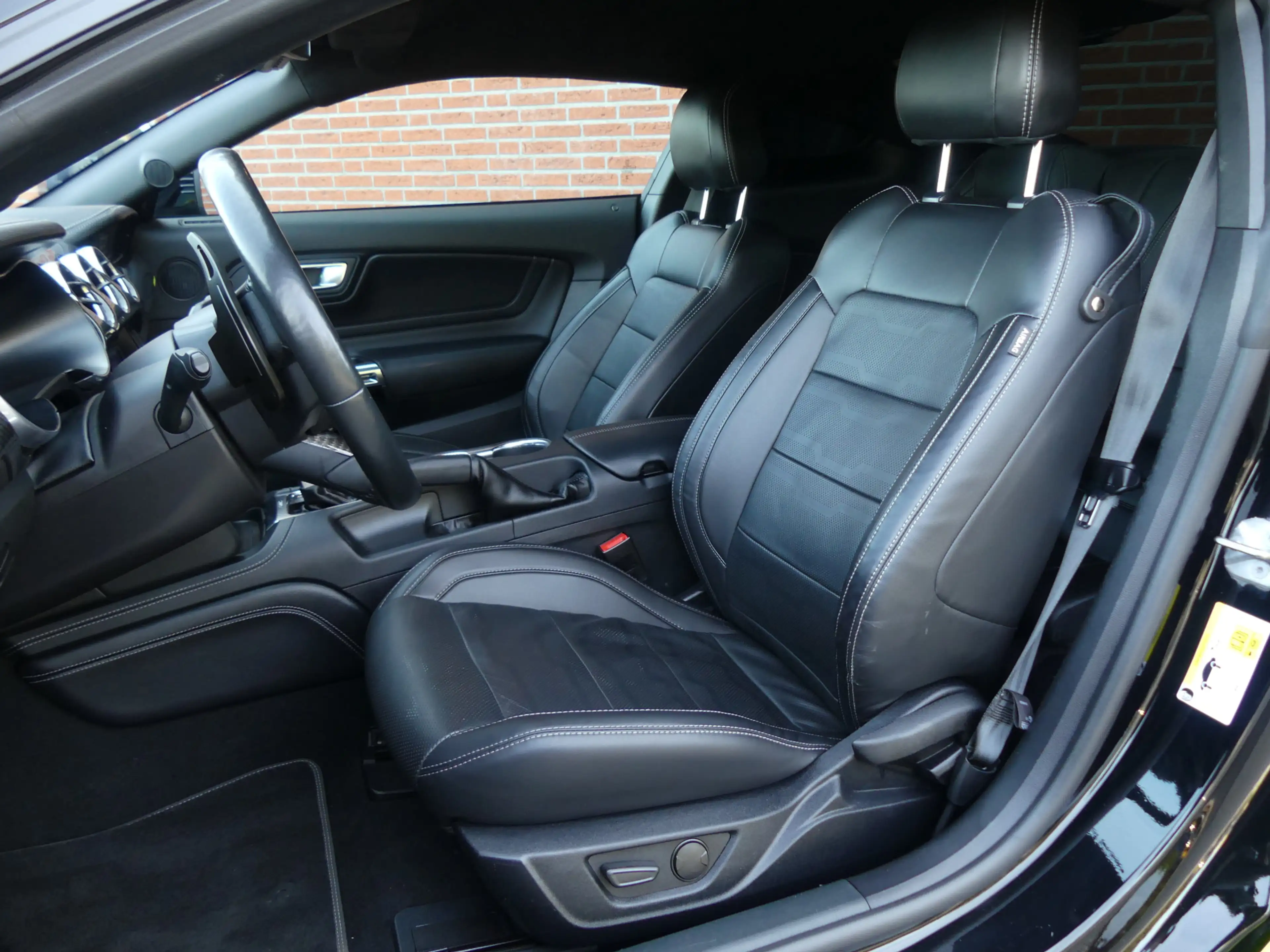 Ford Mustang Fastback 5.0 V8 GT Dark Horse — photo 4