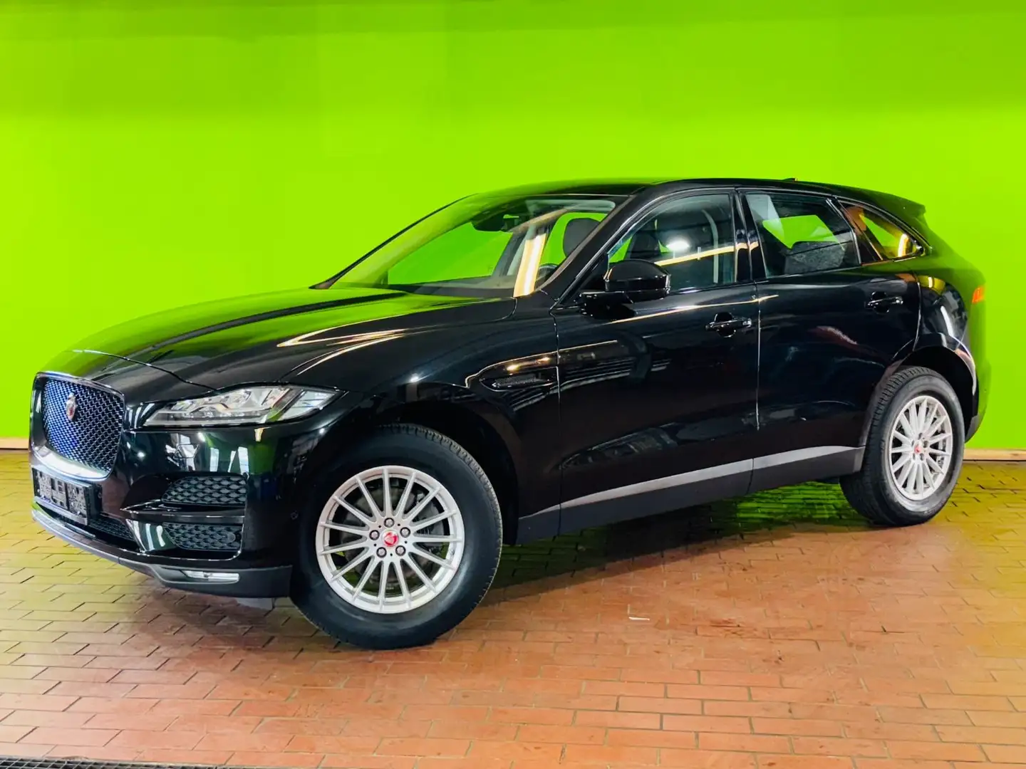 Jaguar F-Pace 20d Panorama Meridian Sound Digital Tacho Czarny - 2