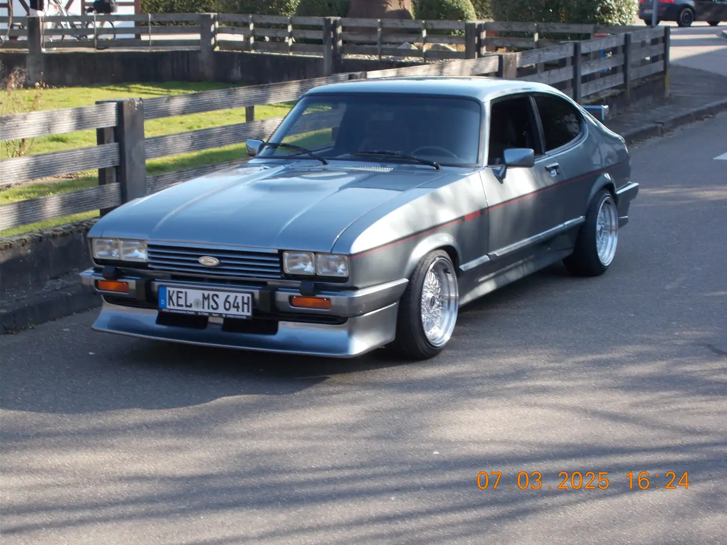Ford Capri Ford Capri 2.8i mit 5Ganggetriebe Grau - 1
