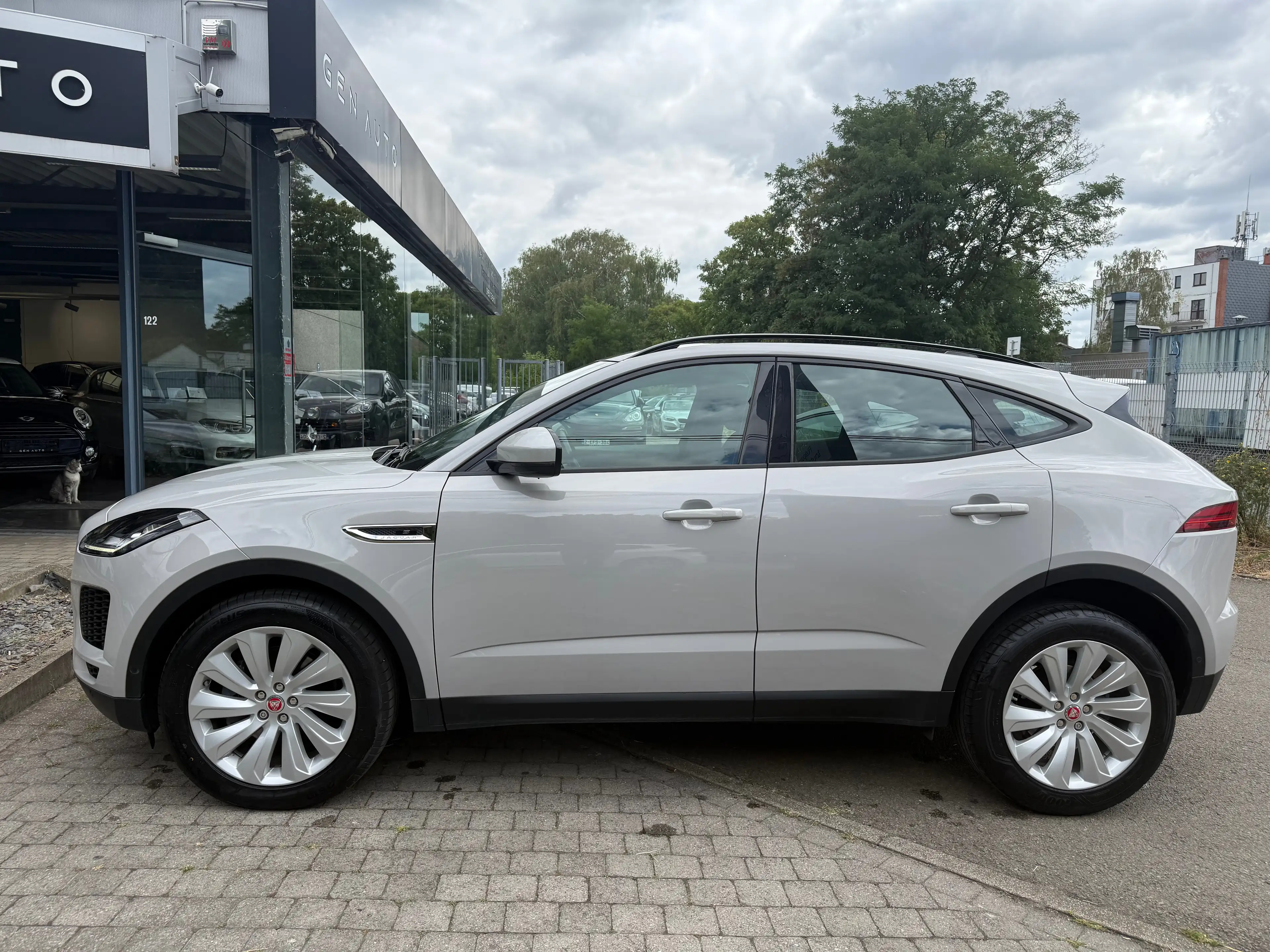 Jaguar E-Pace E-Pace 2.0 D AWD HSE — photo 8