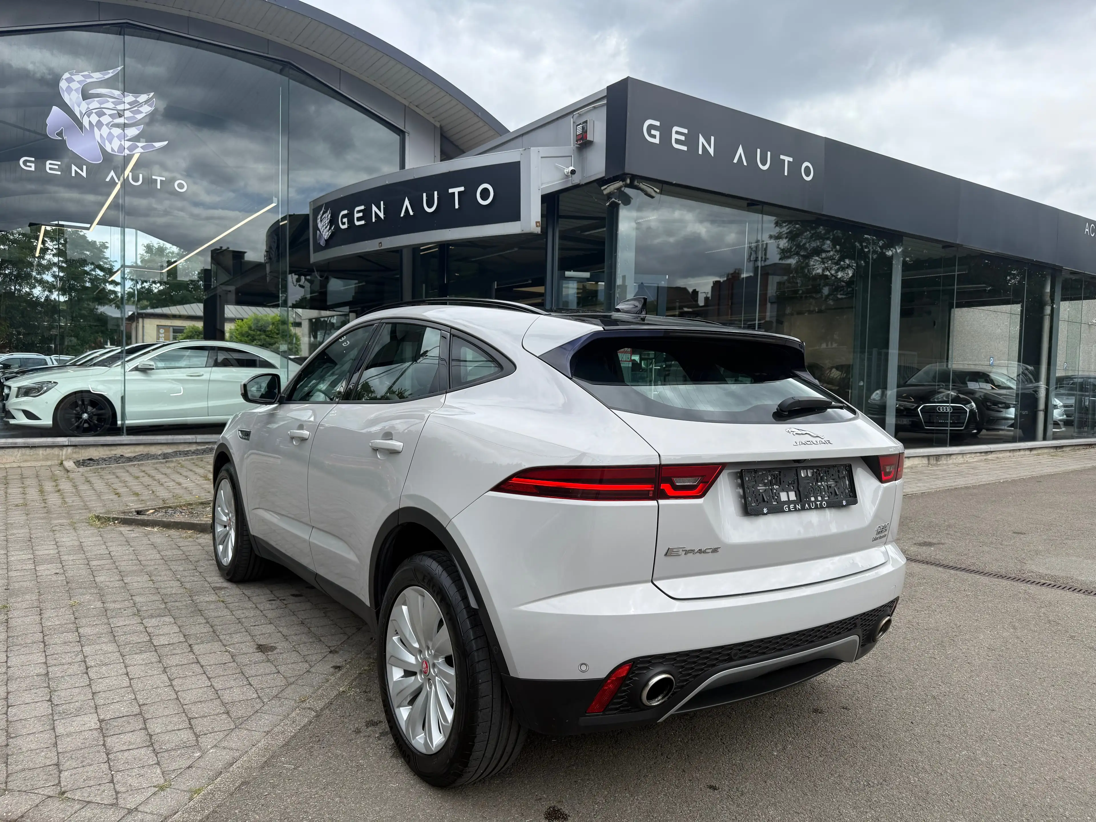 Jaguar E-Pace E-Pace 2.0 D AWD HSE — photo 7