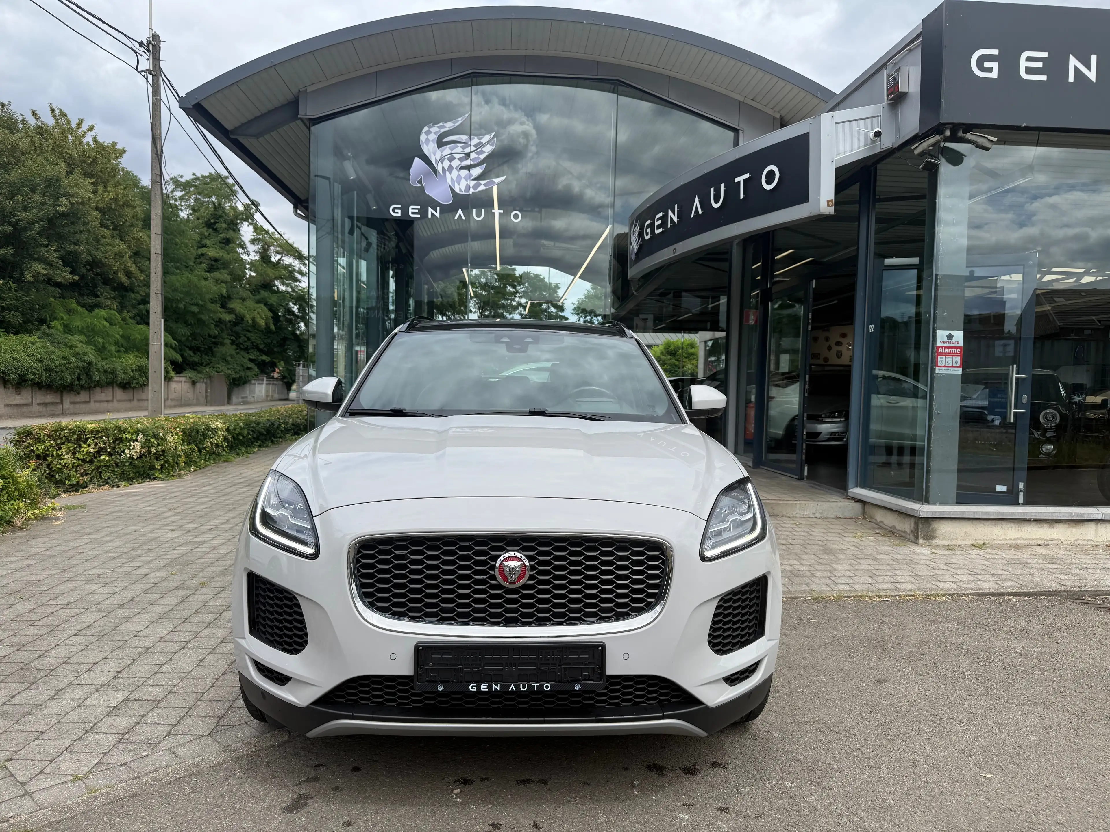 Jaguar E-Pace E-Pace 2.0 D AWD HSE — photo 2