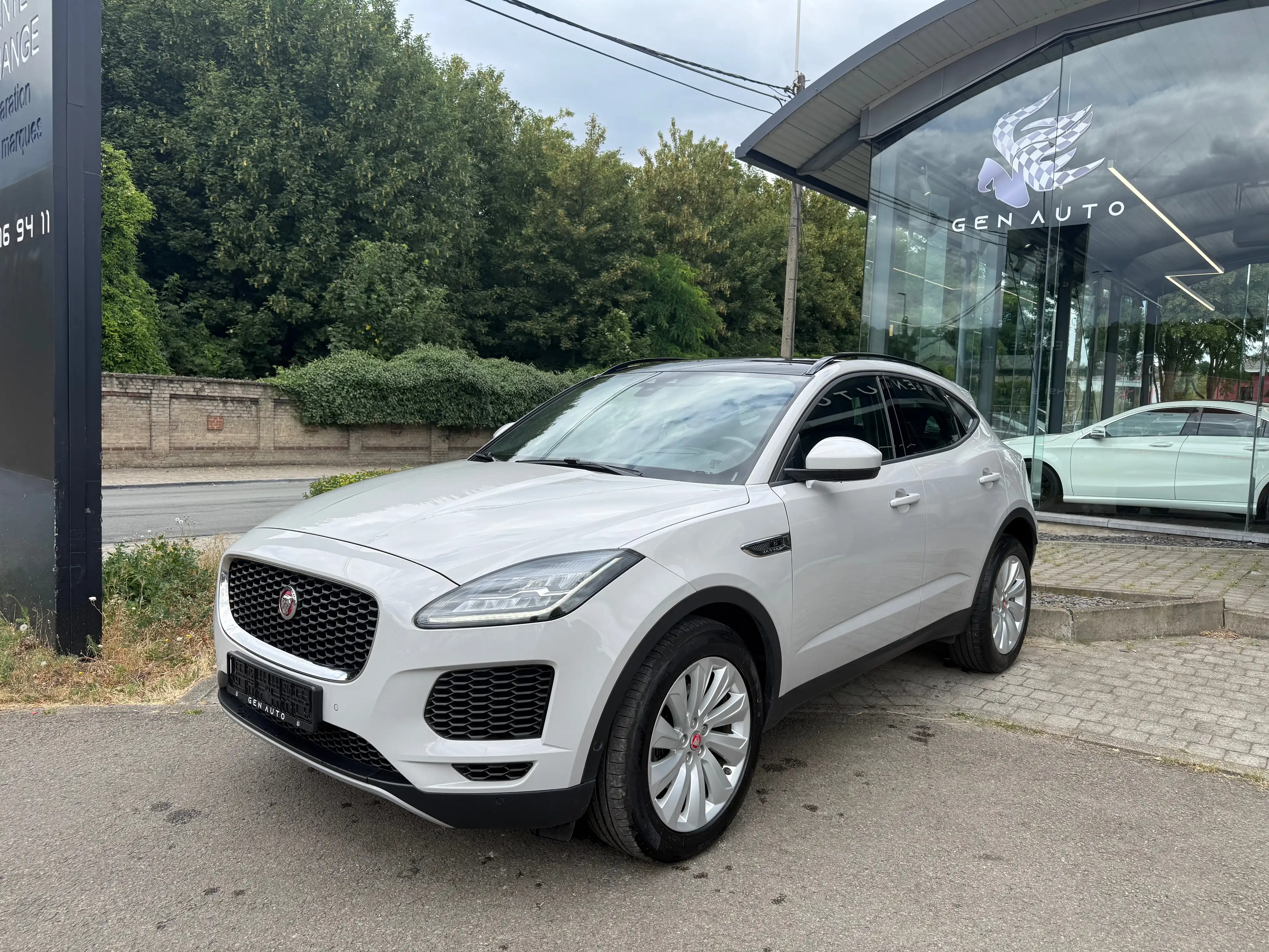 Jaguar E-Pace E-Pace 2.0 D AWD HSE — photo 3