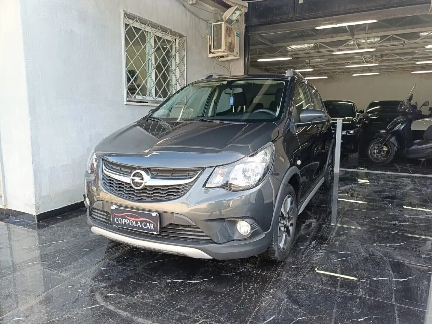 Opel Karl 1.0 Rocks 73cv my19 Grigio - 1