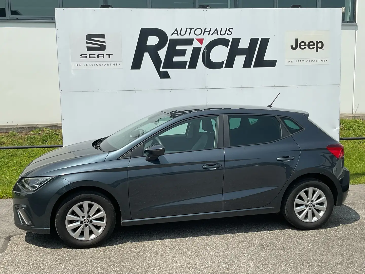 SEAT Ibiza Style Grau - 1