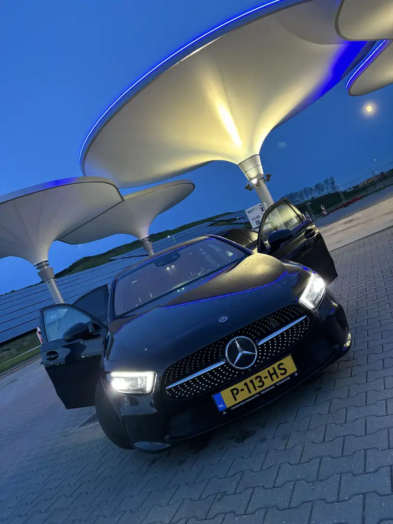 Mercedes-Benz A 180 Launch Edition Zwart - 1