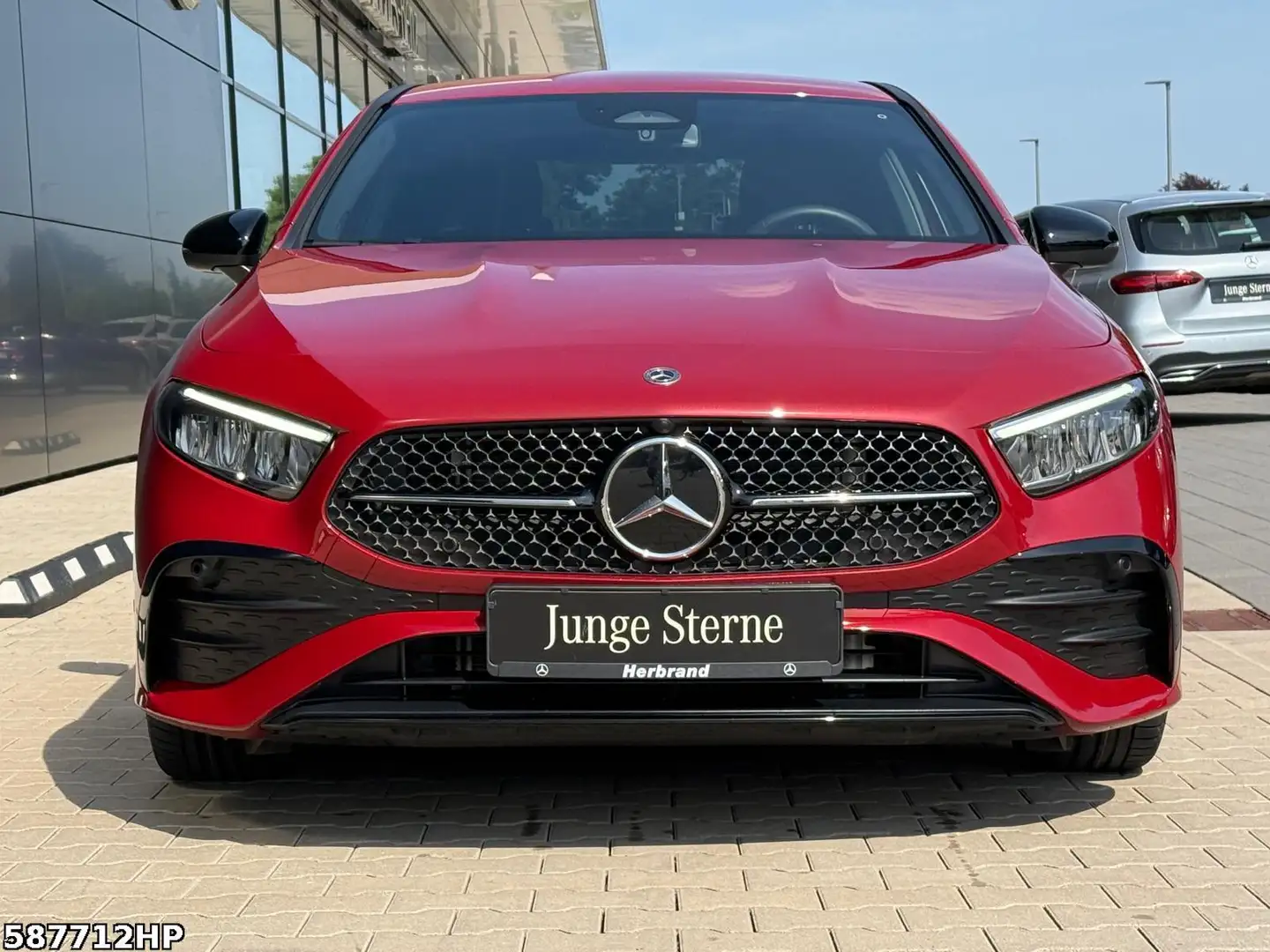 Mercedes-Benz A 250 4M AMG  Night LED Kamera Distronic PTS SHZ Rood - 2