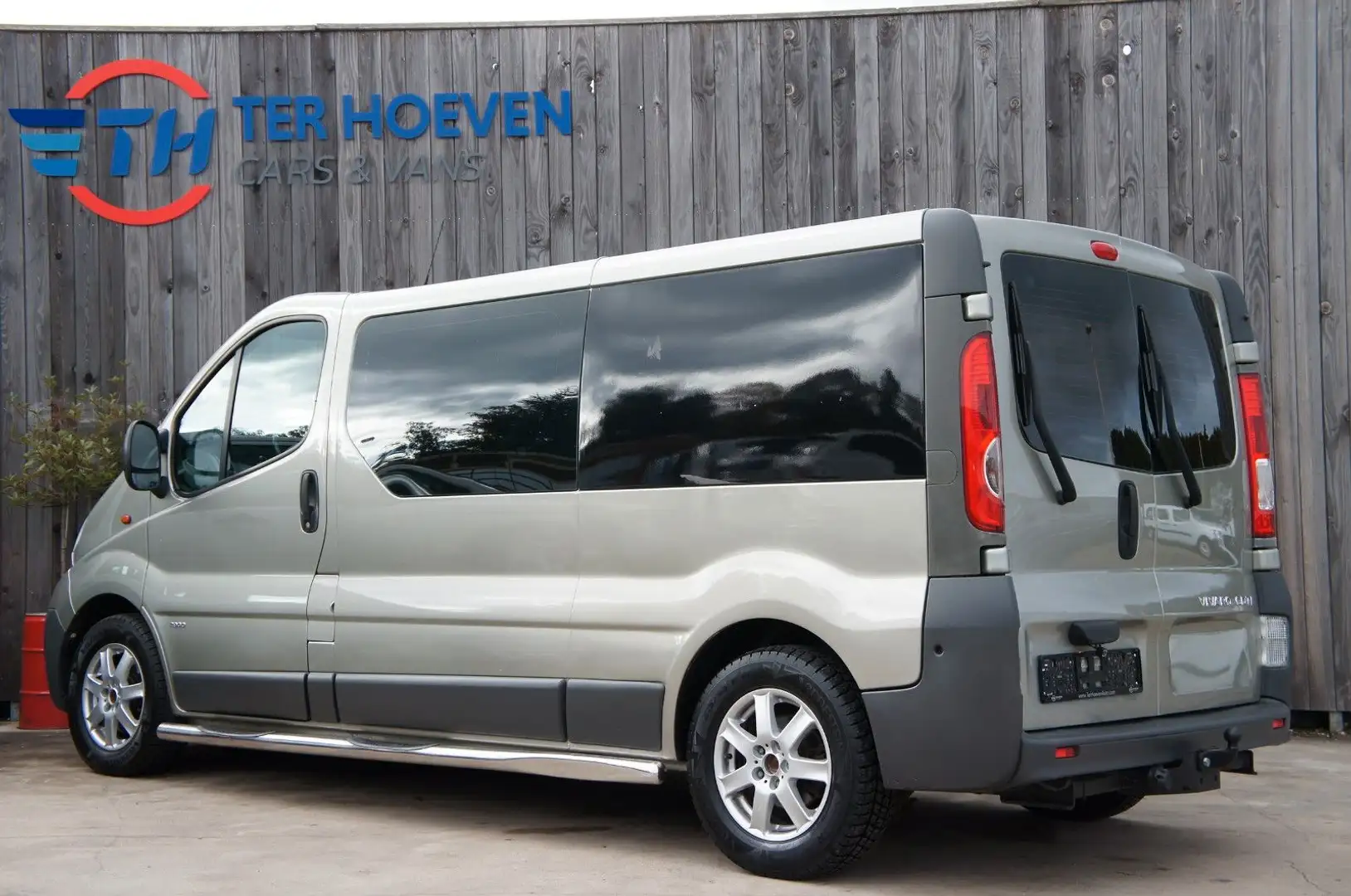 Opel Vivaro 2.0 DCi Lang Bett Automatik Klima 84KW E4 Grün - 2