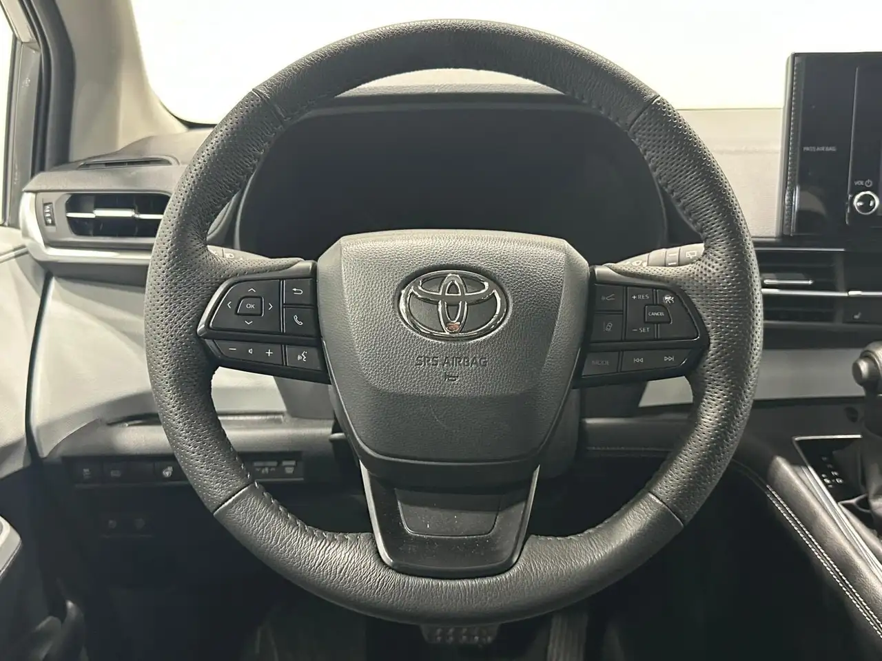 Toyota Sienna снимка Toyota Sienna