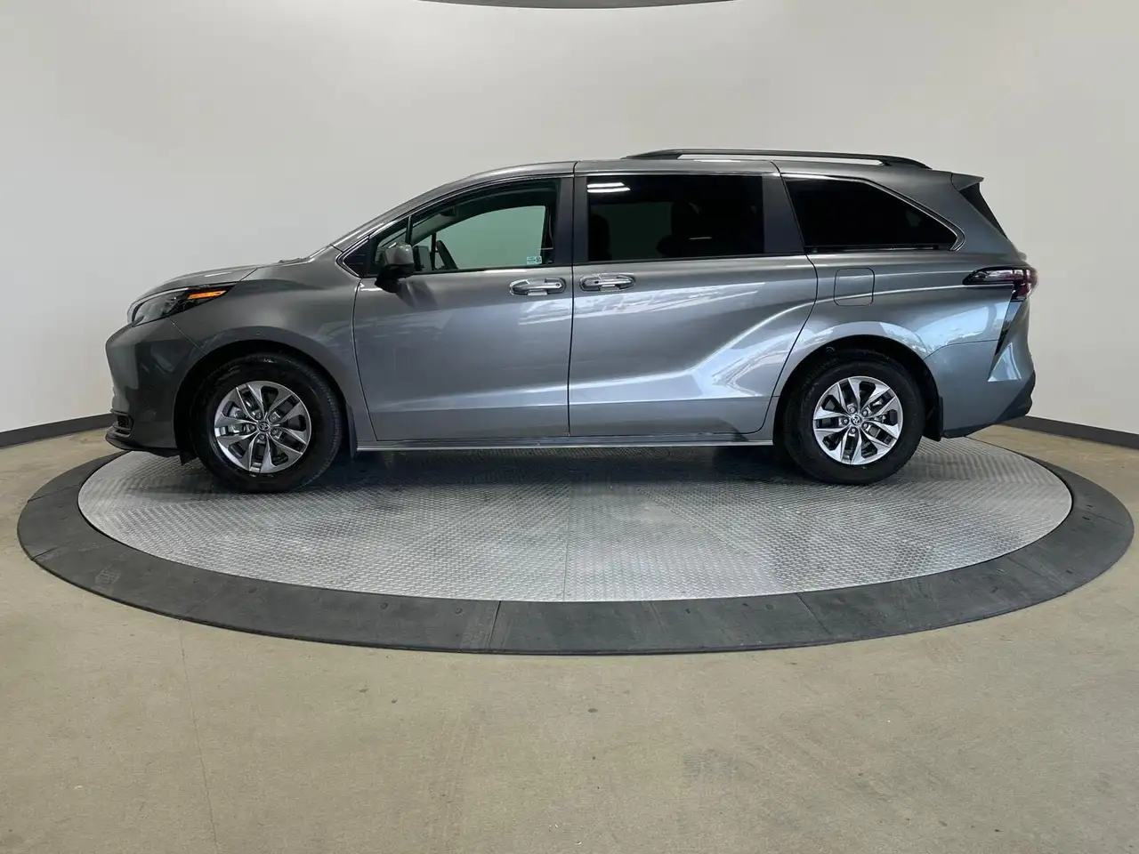 Toyota Sienna снимка Toyota Sienna