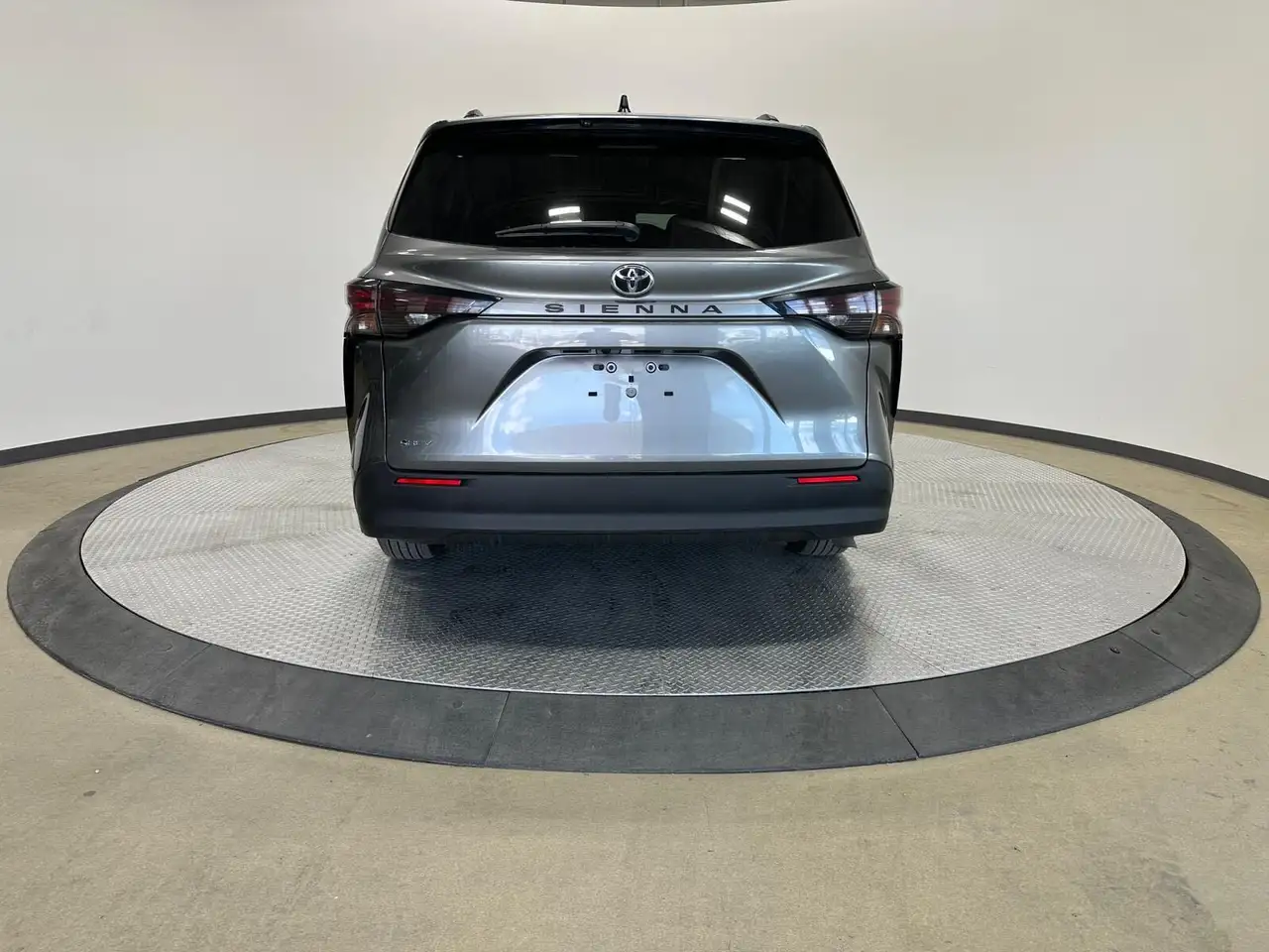 Toyota Sienna снимка Toyota Sienna
