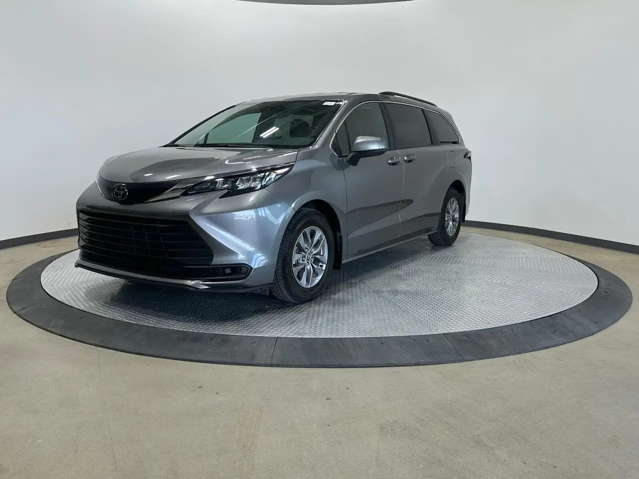 Toyota Sienna снимка Toyota Sienna