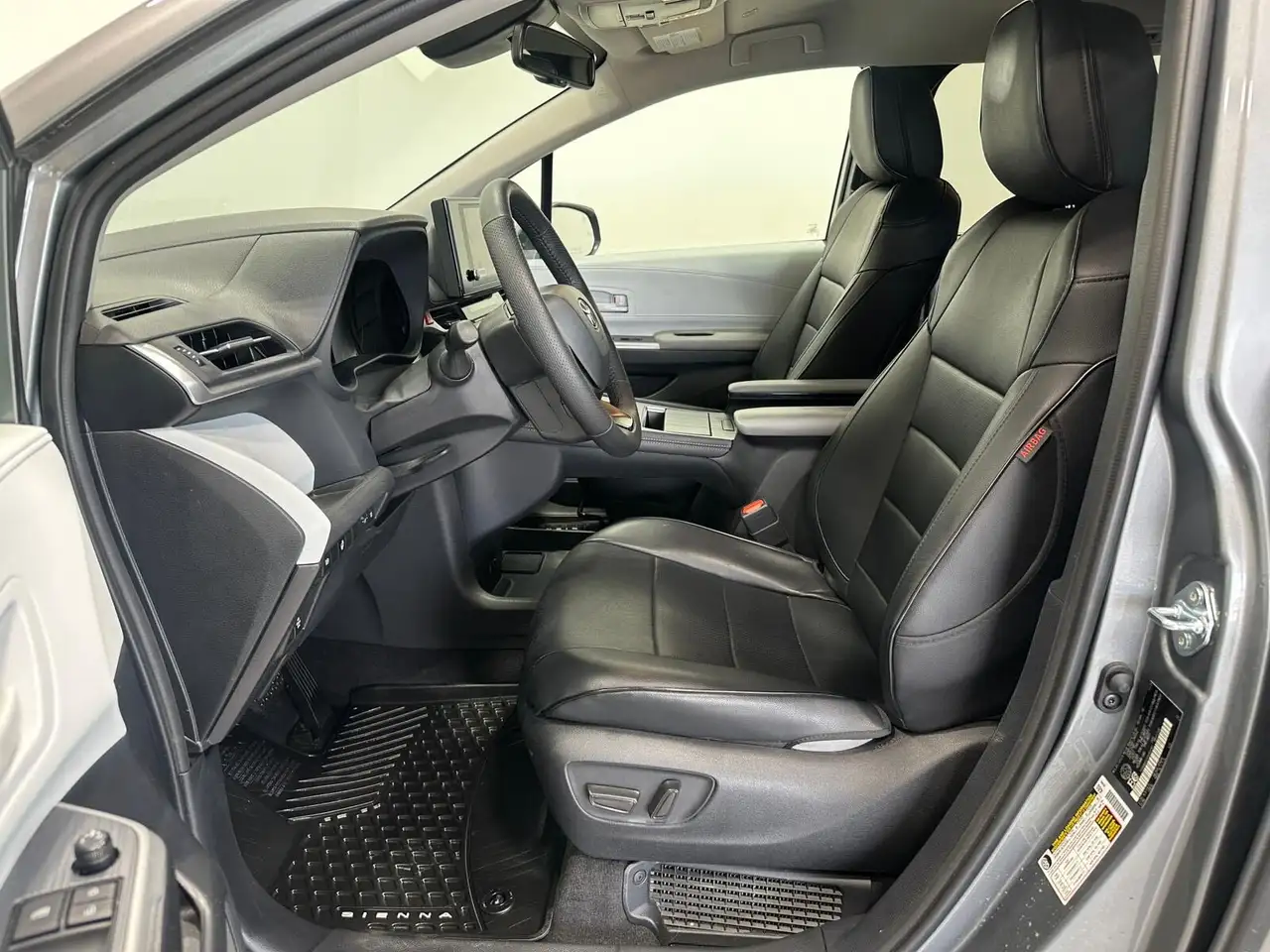 Toyota Sienna снимка Toyota Sienna