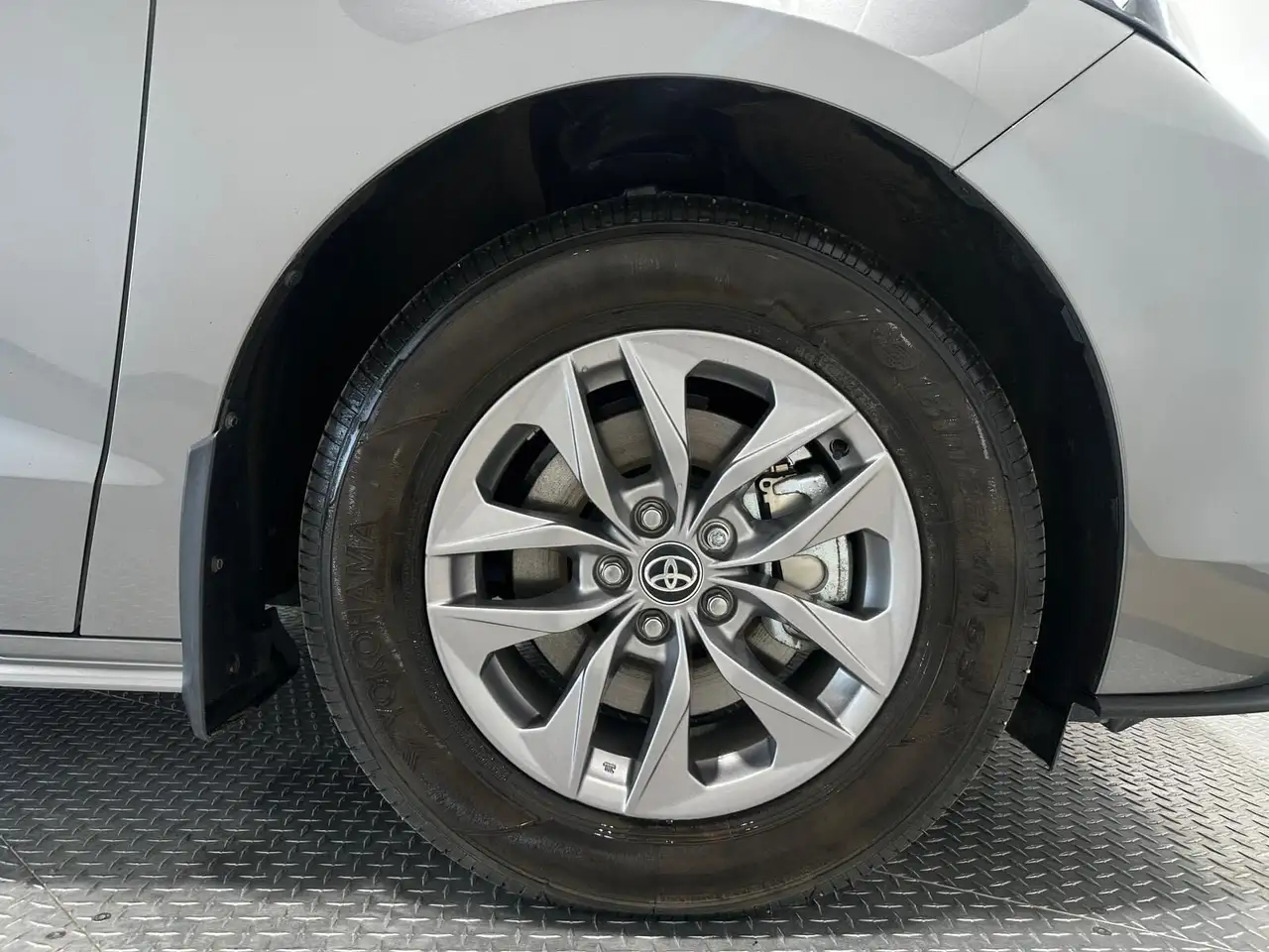 Toyota Sienna снимка Toyota Sienna