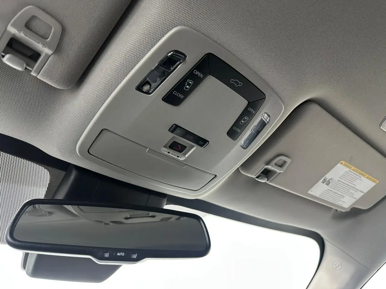 Toyota Sienna снимка Toyota Sienna