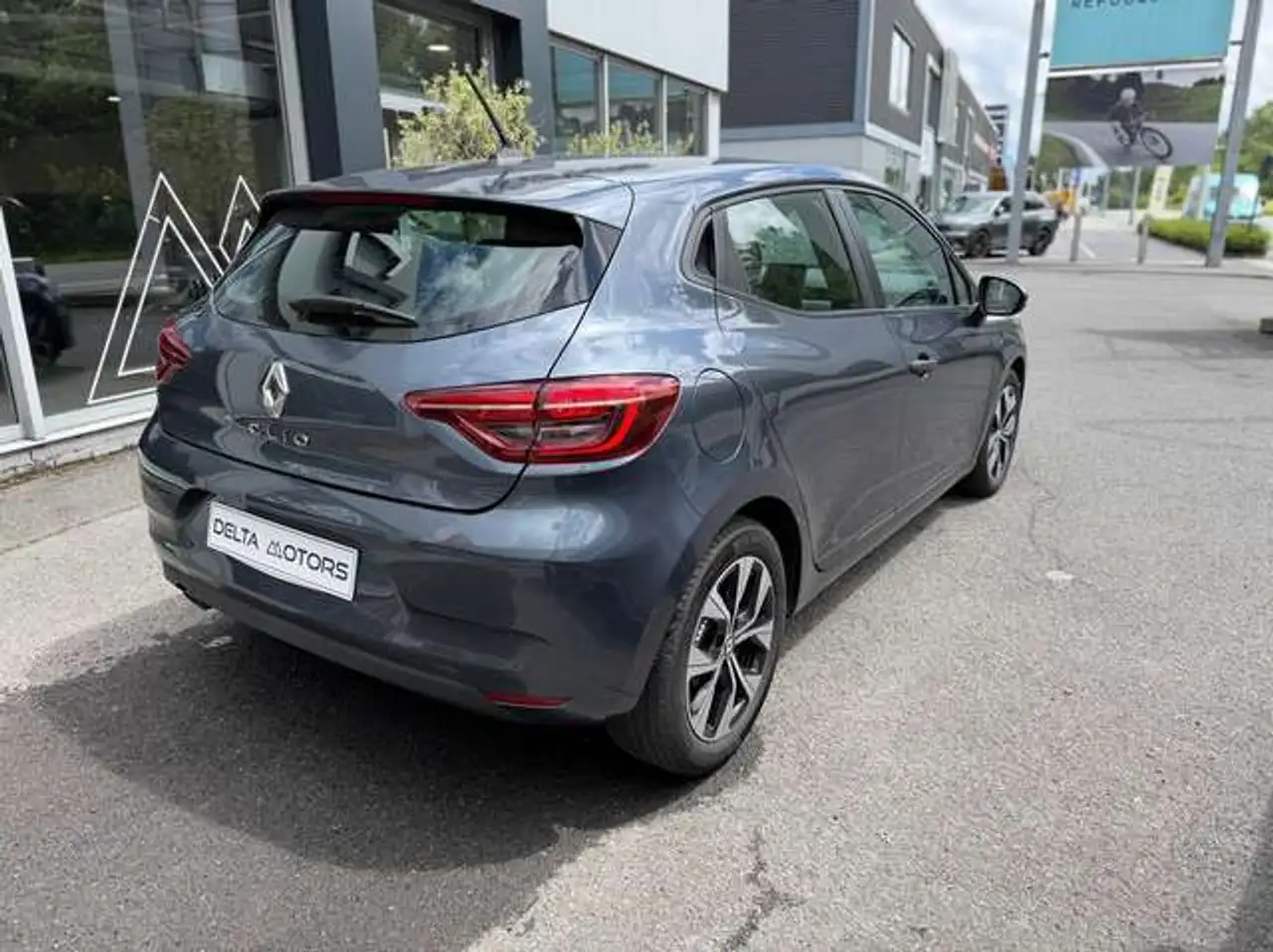 Renault Clio Citadine 3 portes — photo 3