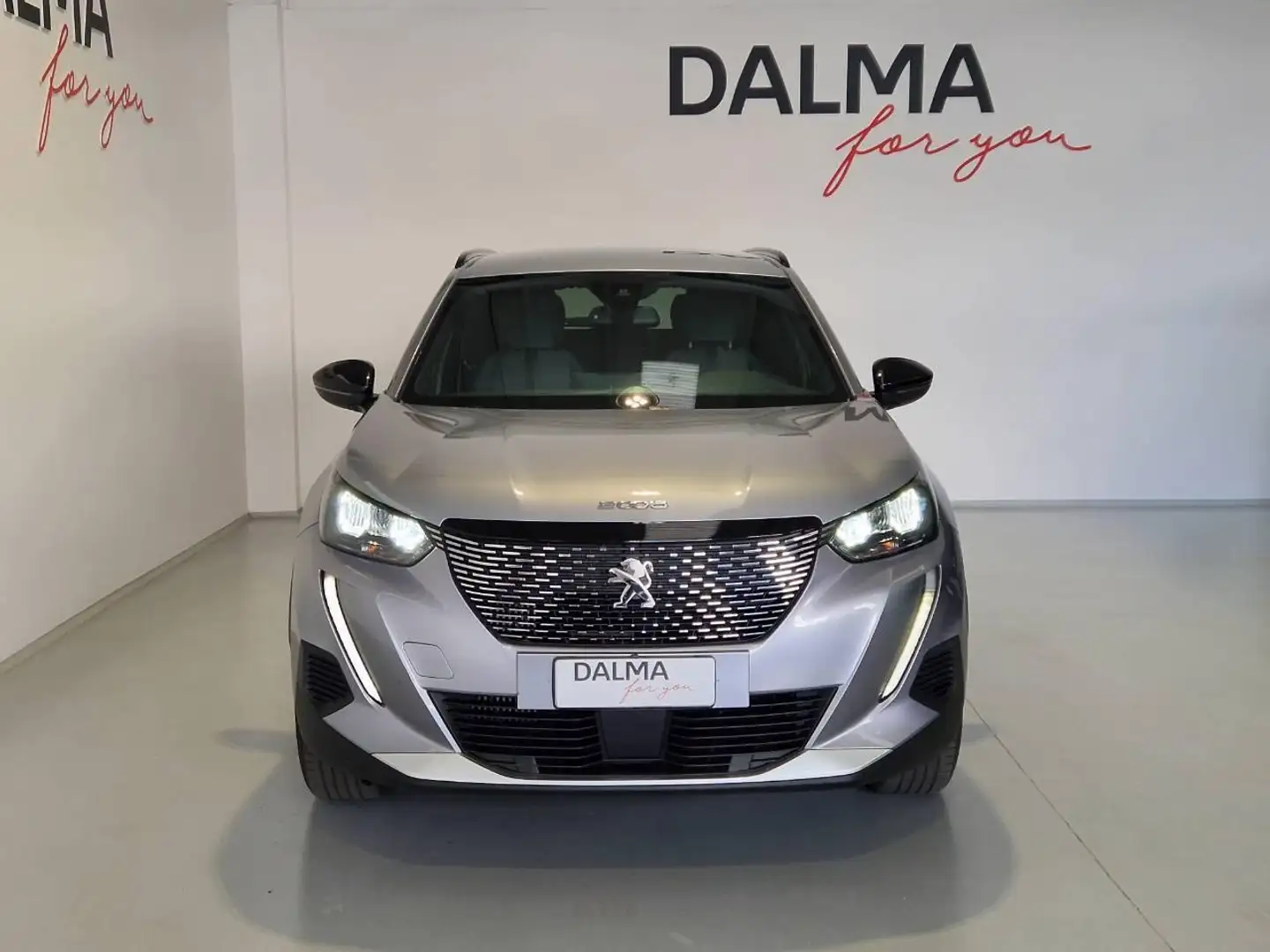 Peugeot 2008 1.2 PureTech Allure Pack Ezüst - 2