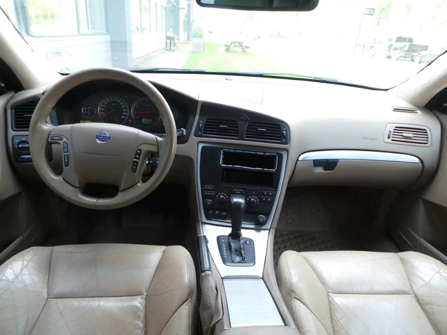 Volvo V70 2.4 Edition II ( 7-PERSOONS + INRUIL MOGELIJK ) Zwart - 2