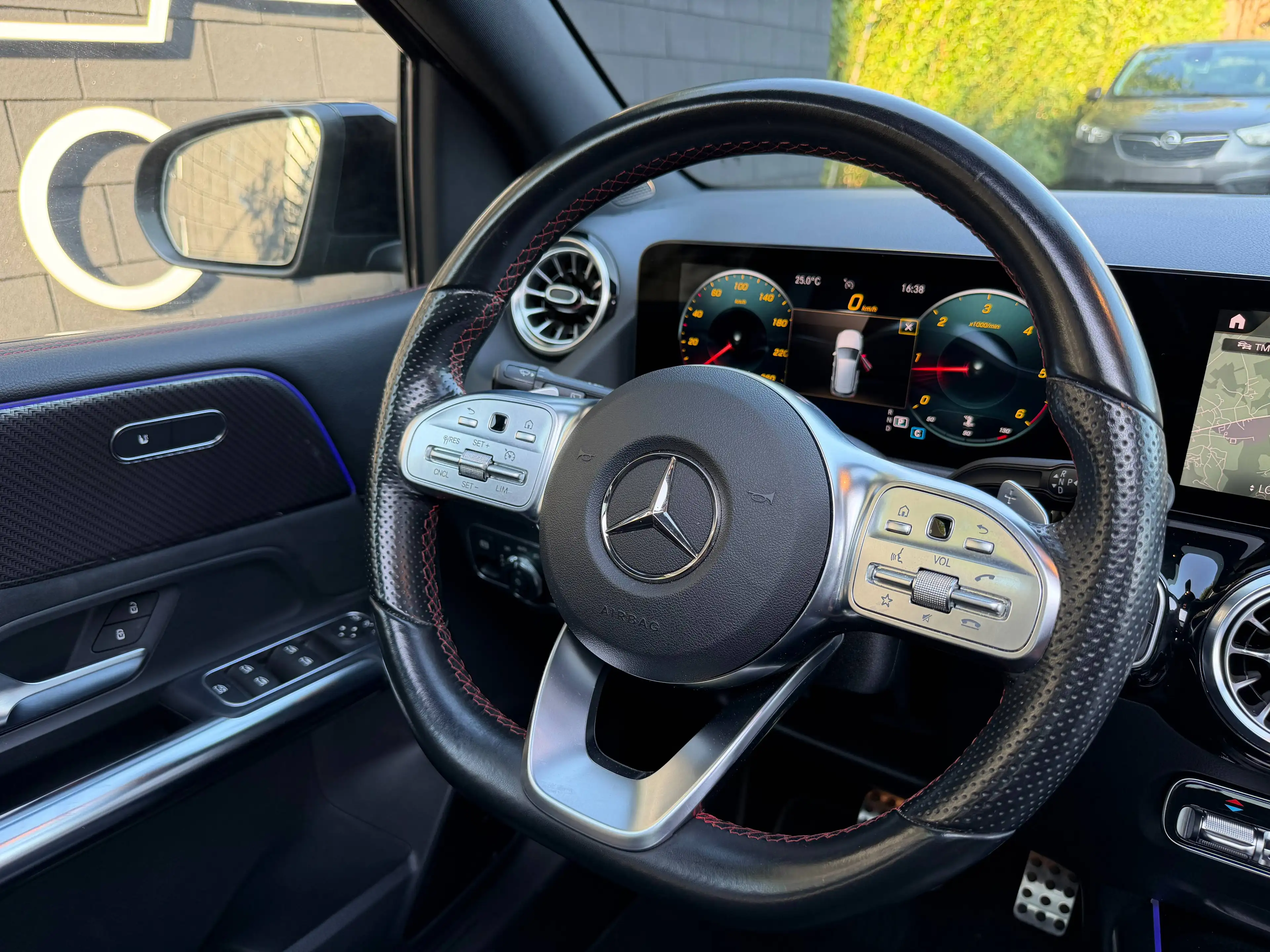 Mercedes-Benz B 200 d  PACK AMG+TOIT OUVRANT+AMBI LIGHT+CAMERA+LED — photo 11
