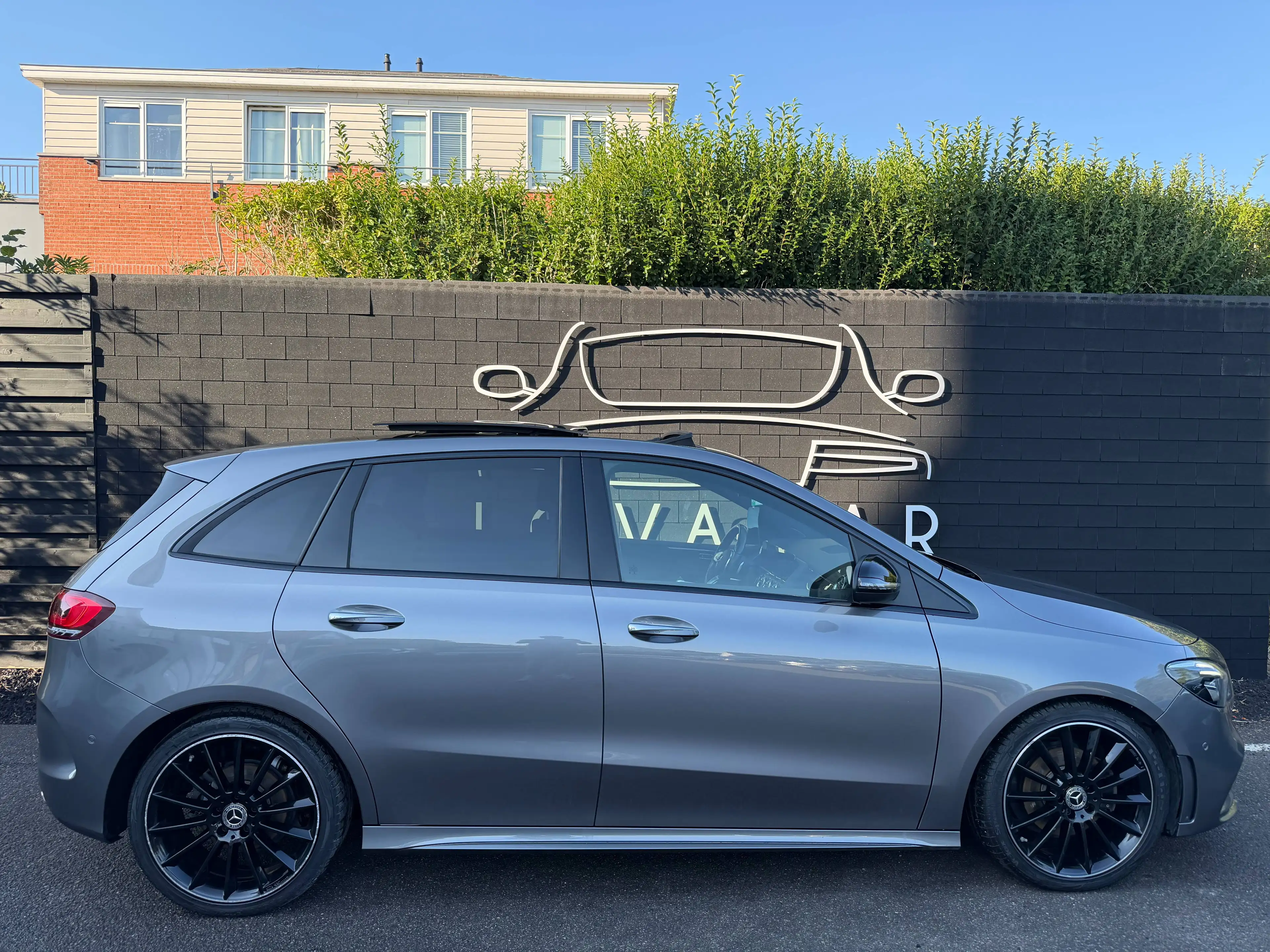 Mercedes-Benz B 200 d  PACK AMG+TOIT OUVRANT+AMBI LIGHT+CAMERA+LED — photo 5