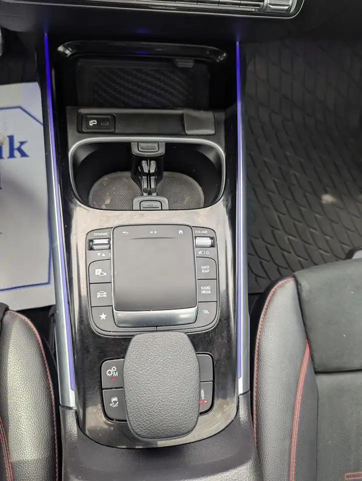 Mercedes-Benz GLB снимка Mercedes-Benz GLB