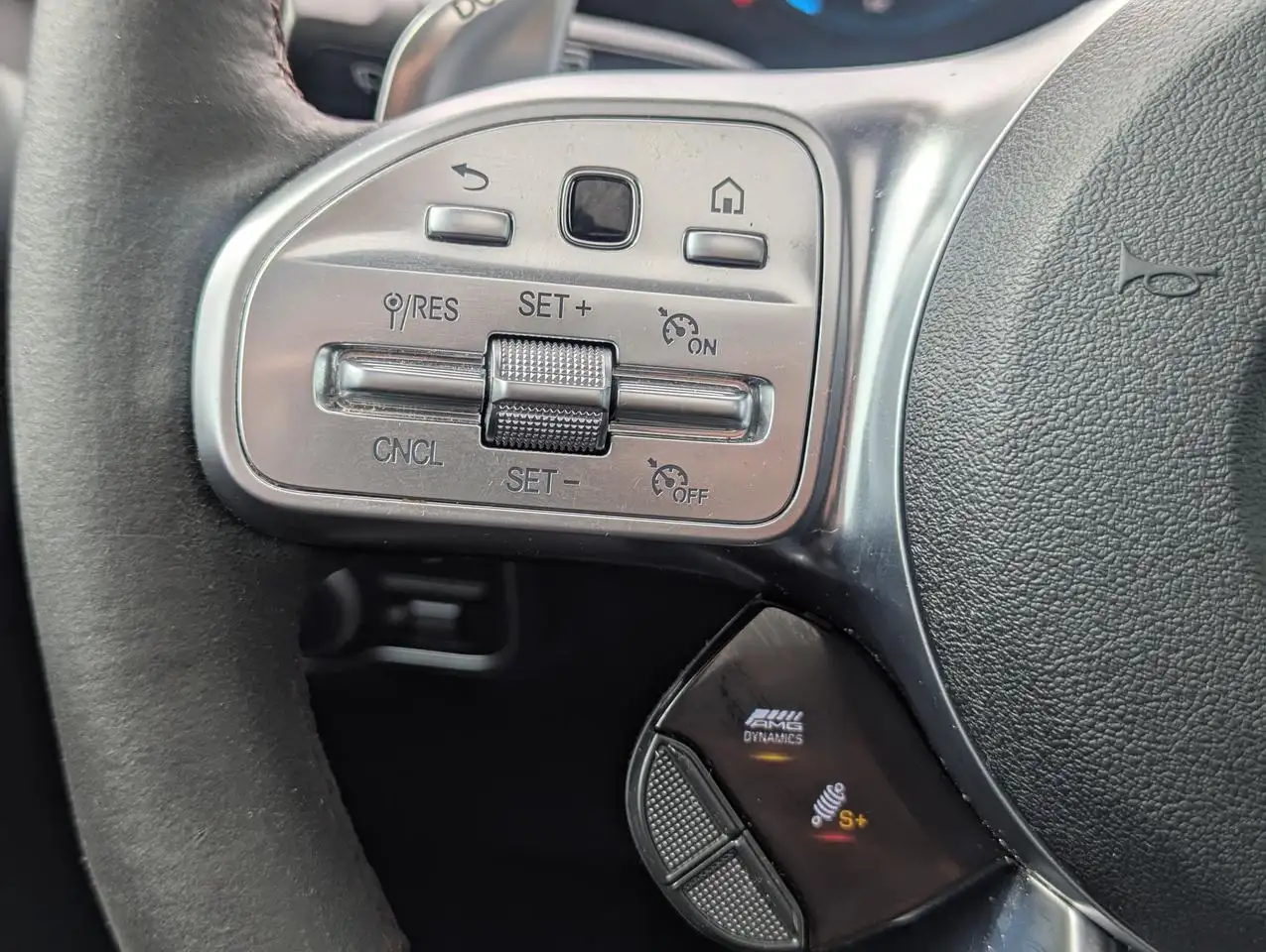 Mercedes-Benz GLB снимка Mercedes-Benz GLB