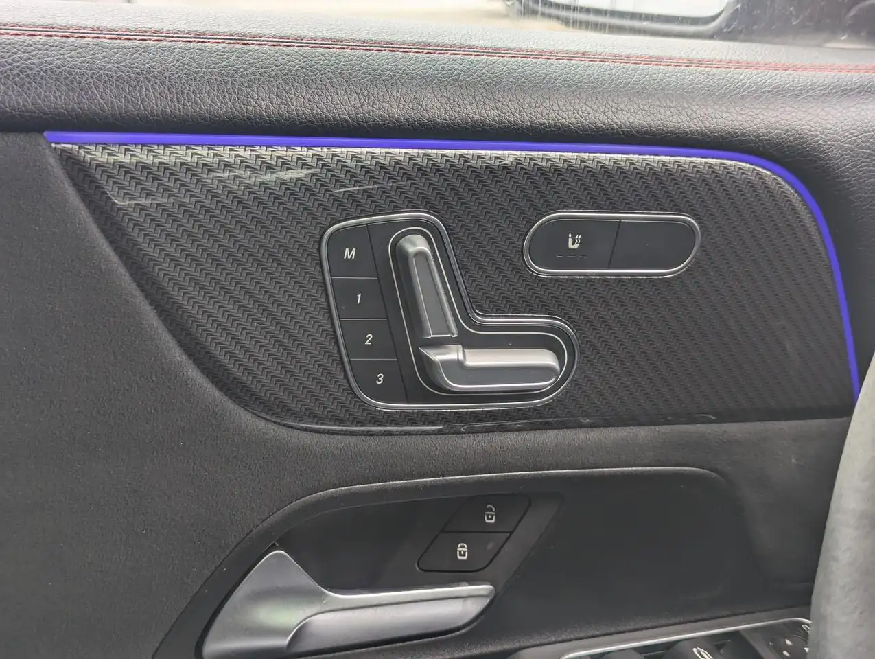 Mercedes-Benz GLB снимка Mercedes-Benz GLB
