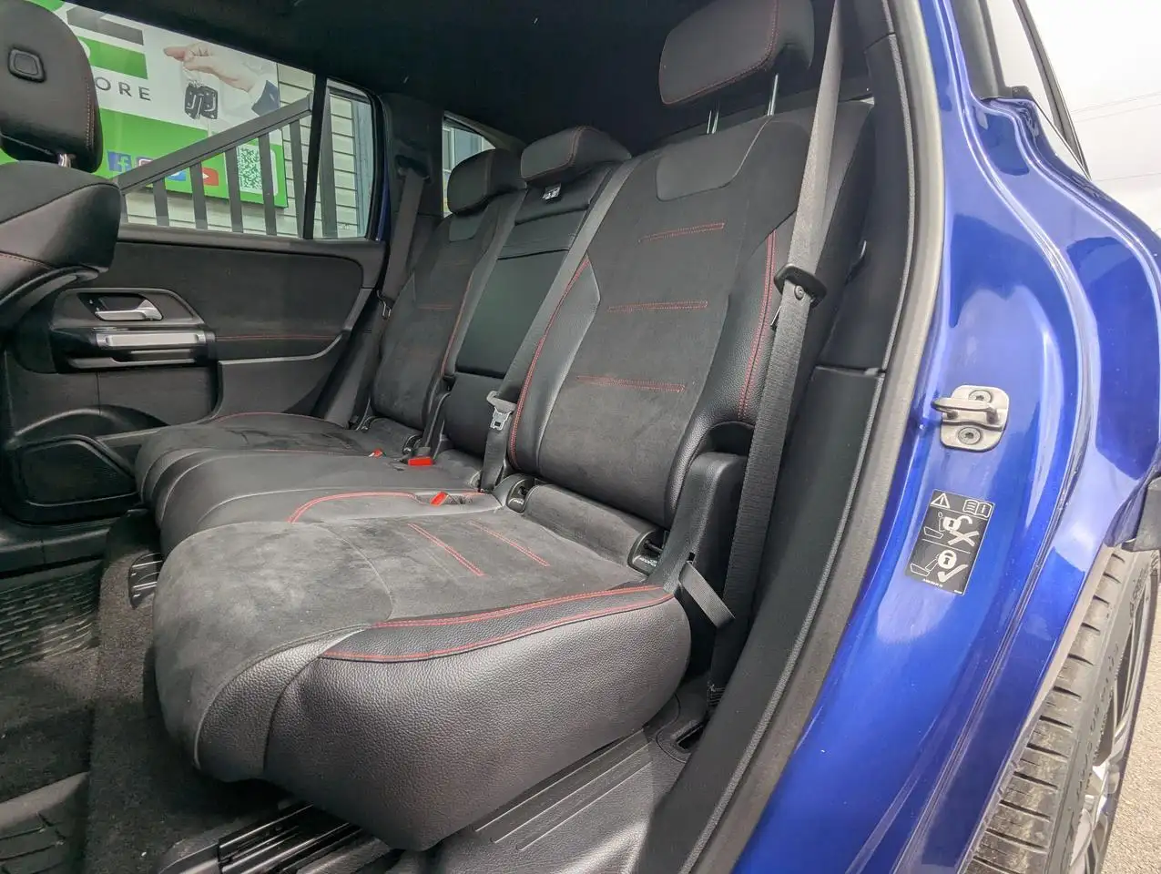 Mercedes-Benz GLB снимка Mercedes-Benz GLB