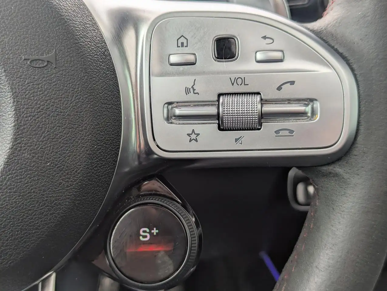 Mercedes-Benz GLB снимка Mercedes-Benz GLB