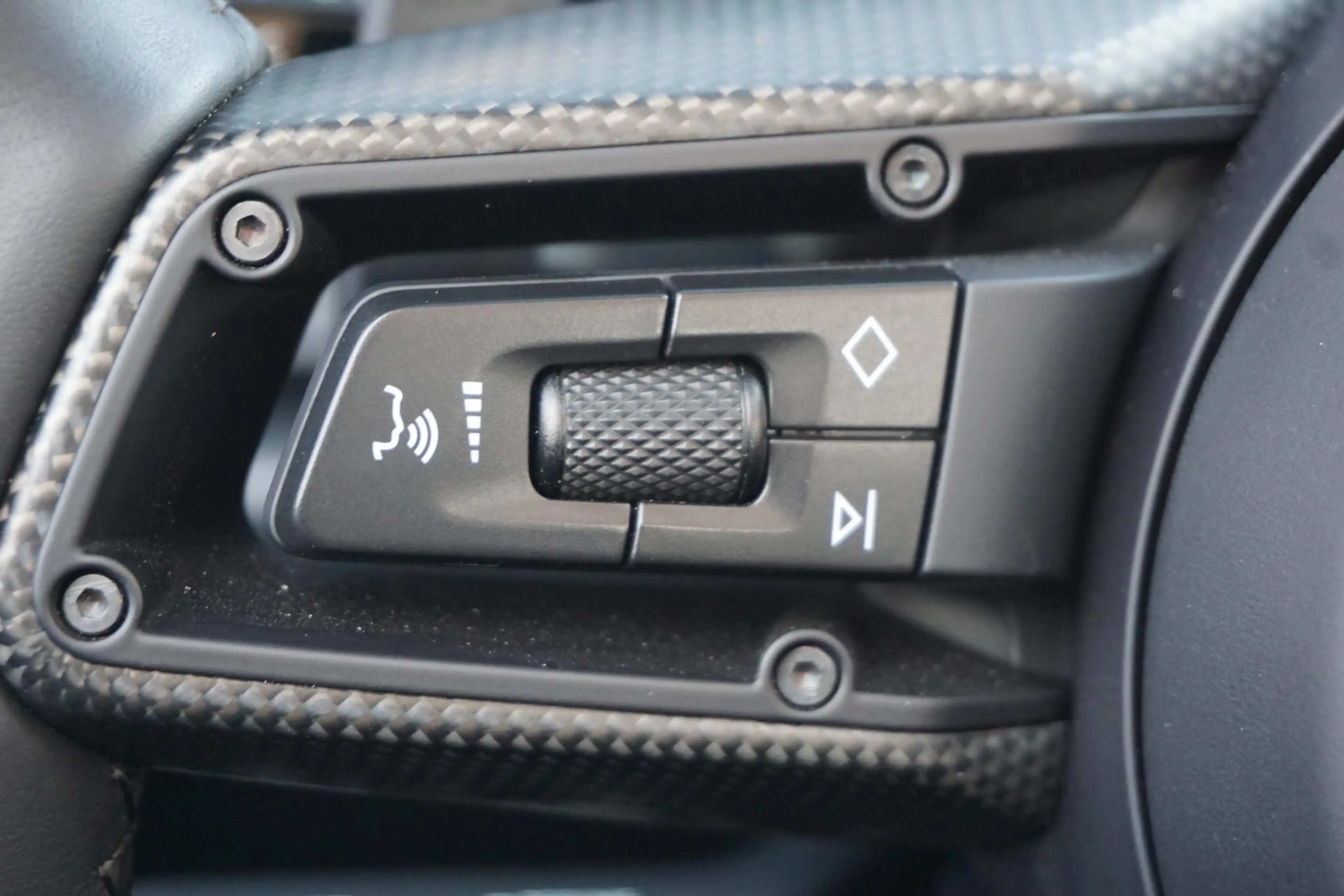 Porsche 992 Cabrio 3.6 T-Hybrid Carrera 4 GTS — photo 10