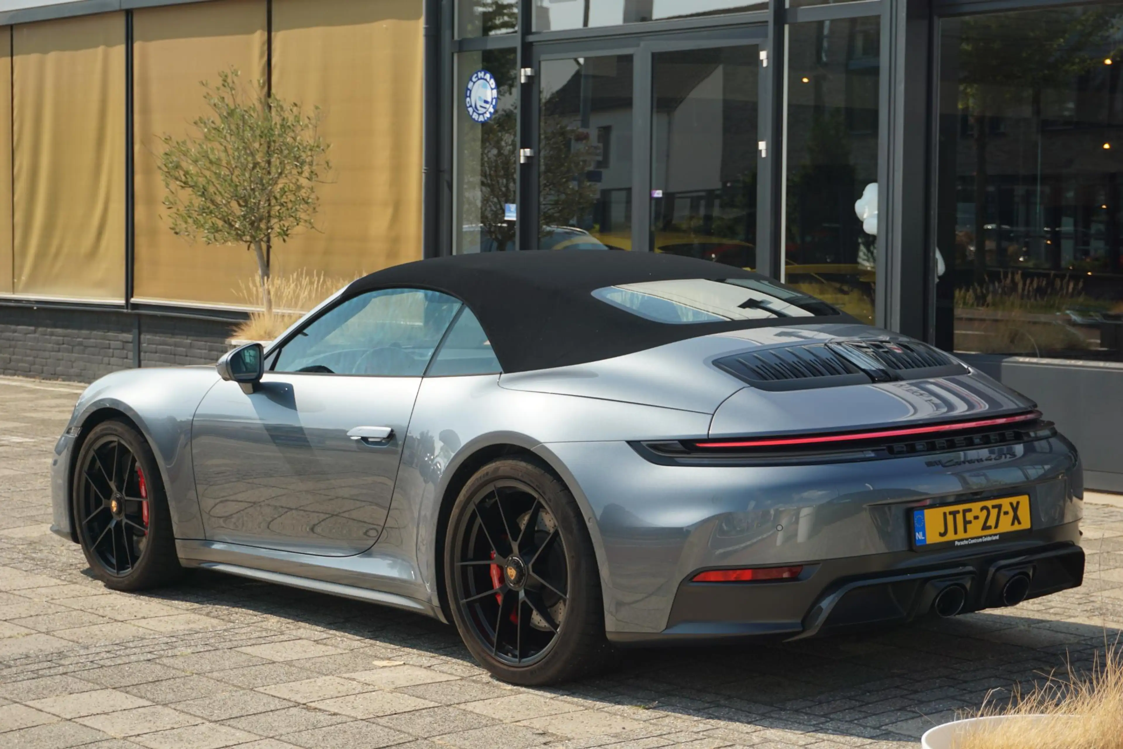 Porsche 992 Cabrio 3.6 T-Hybrid Carrera 4 GTS — photo 2