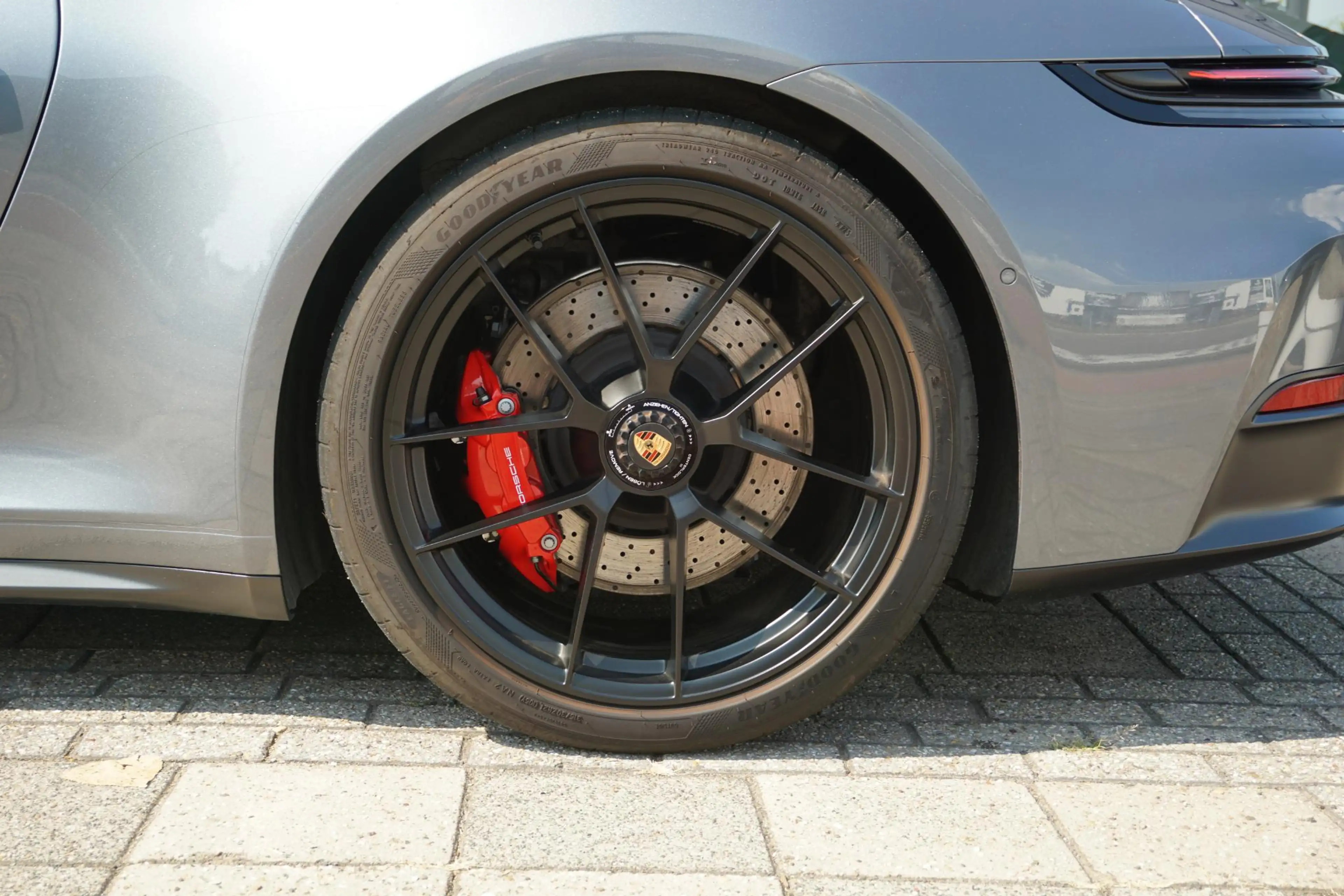 Porsche 992 Cabrio 3.6 T-Hybrid Carrera 4 GTS — photo 12