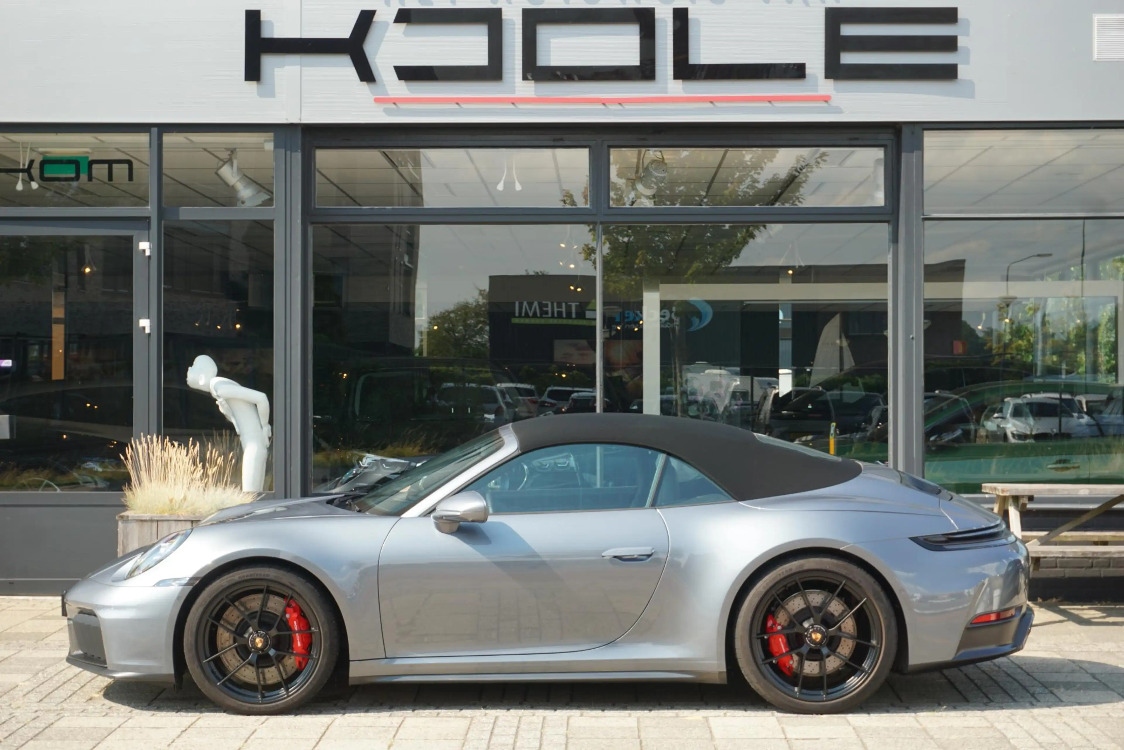Porsche 992 Cabrio 3.6 T-Hybrid Carrera 4 GTS — photo 4